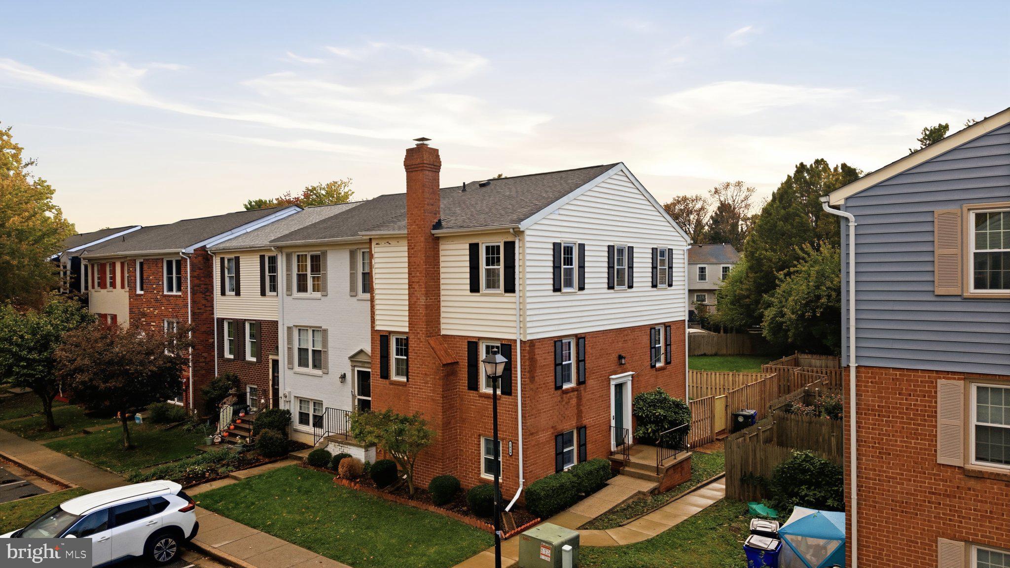 1614 COLONIAL WAY