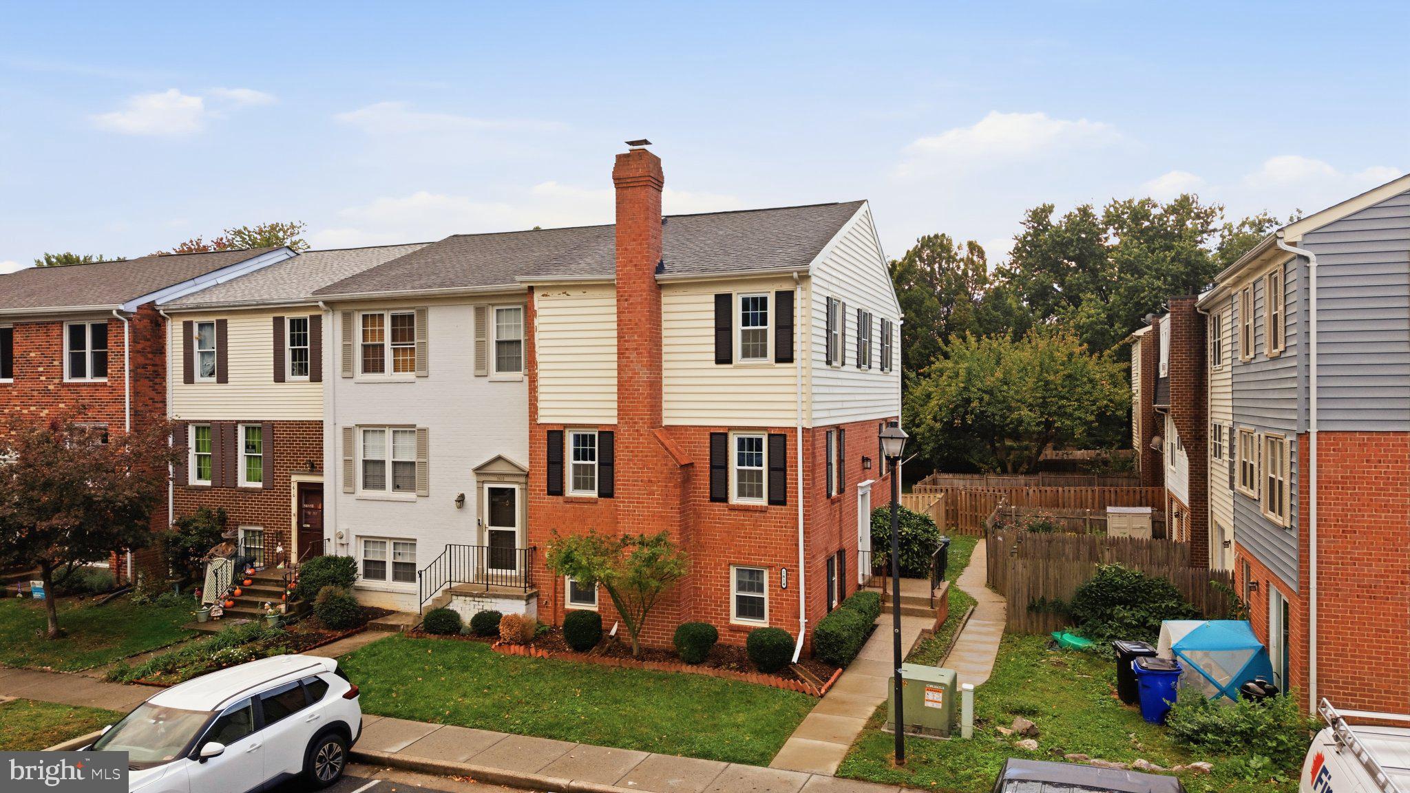 1614 COLONIAL WAY