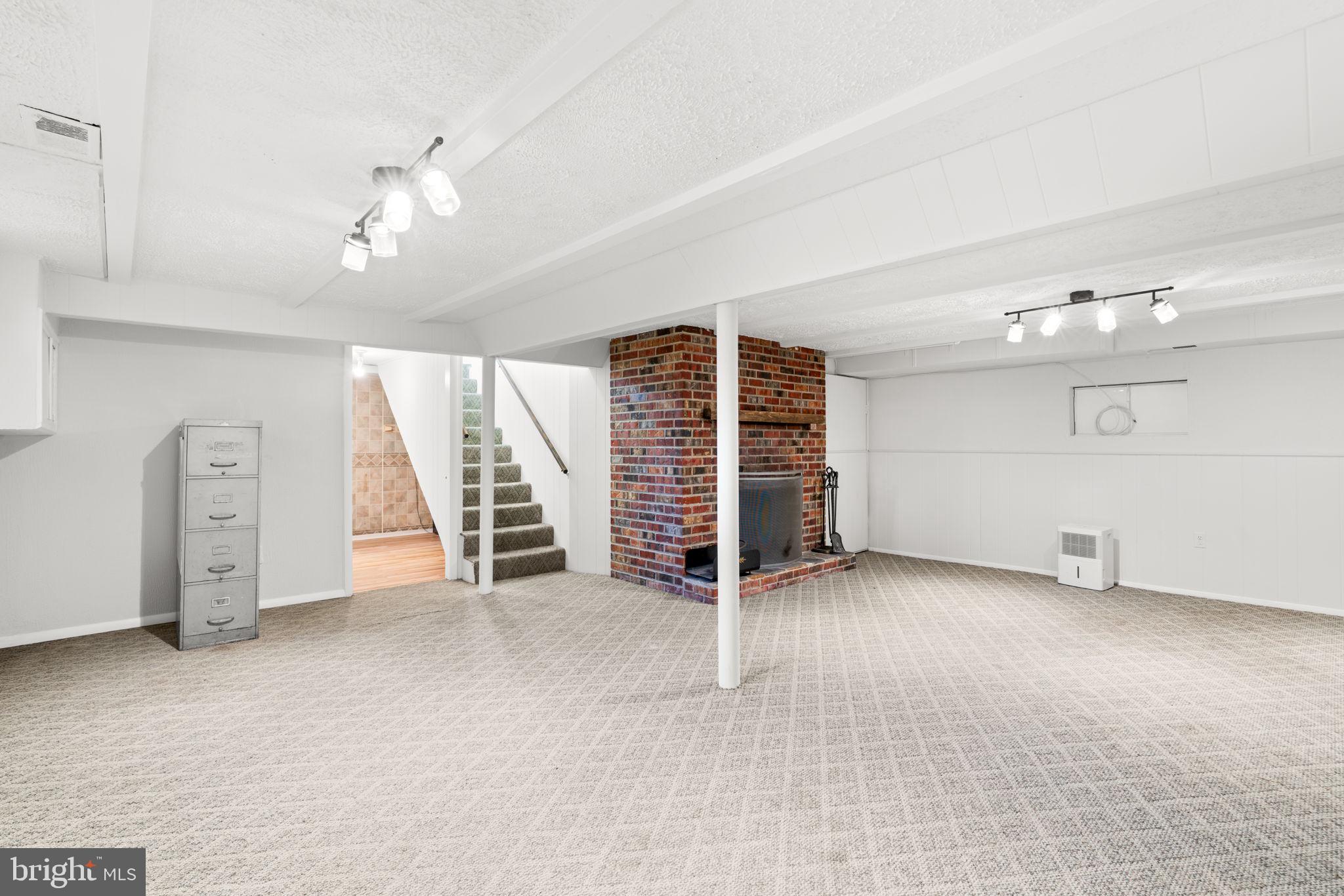 HILLSIDE ACRES - Residential