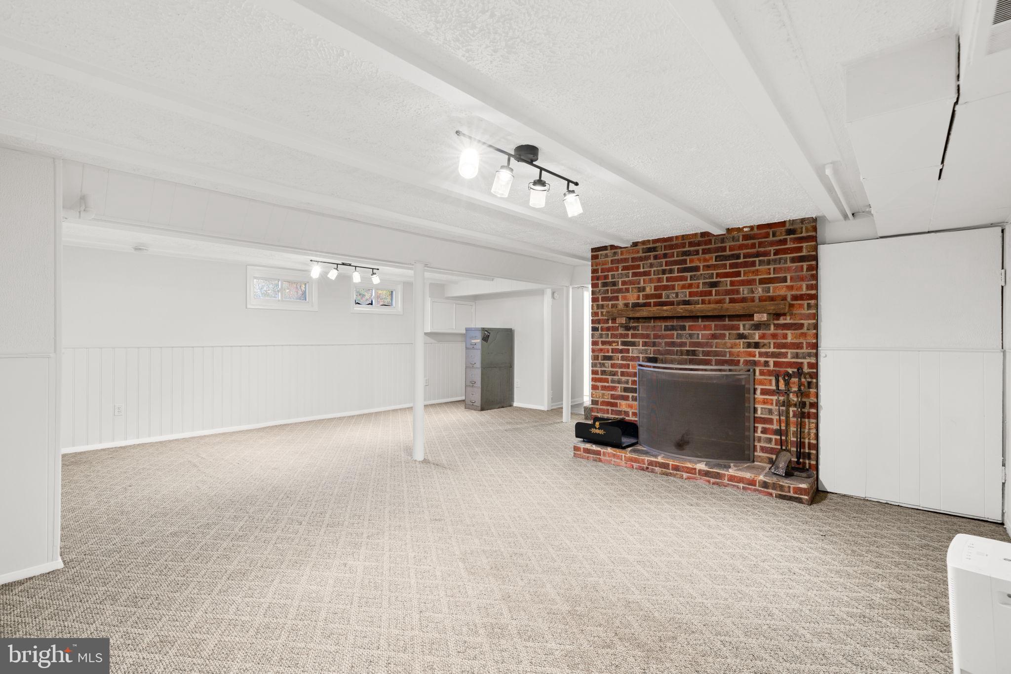 HILLSIDE ACRES - Residential