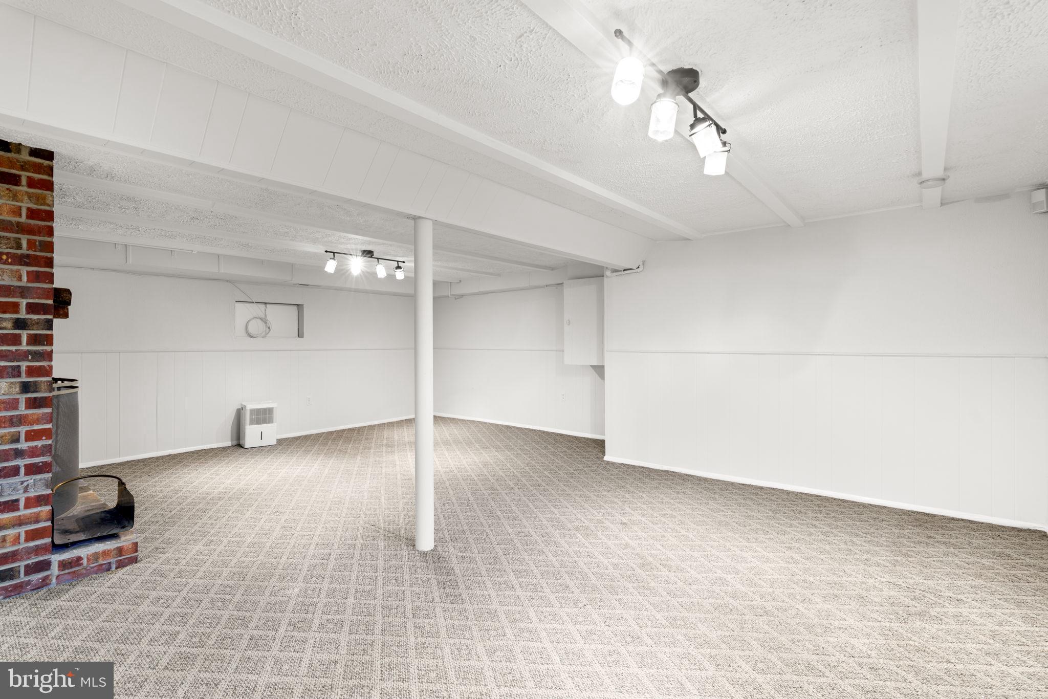 HILLSIDE ACRES - Residential