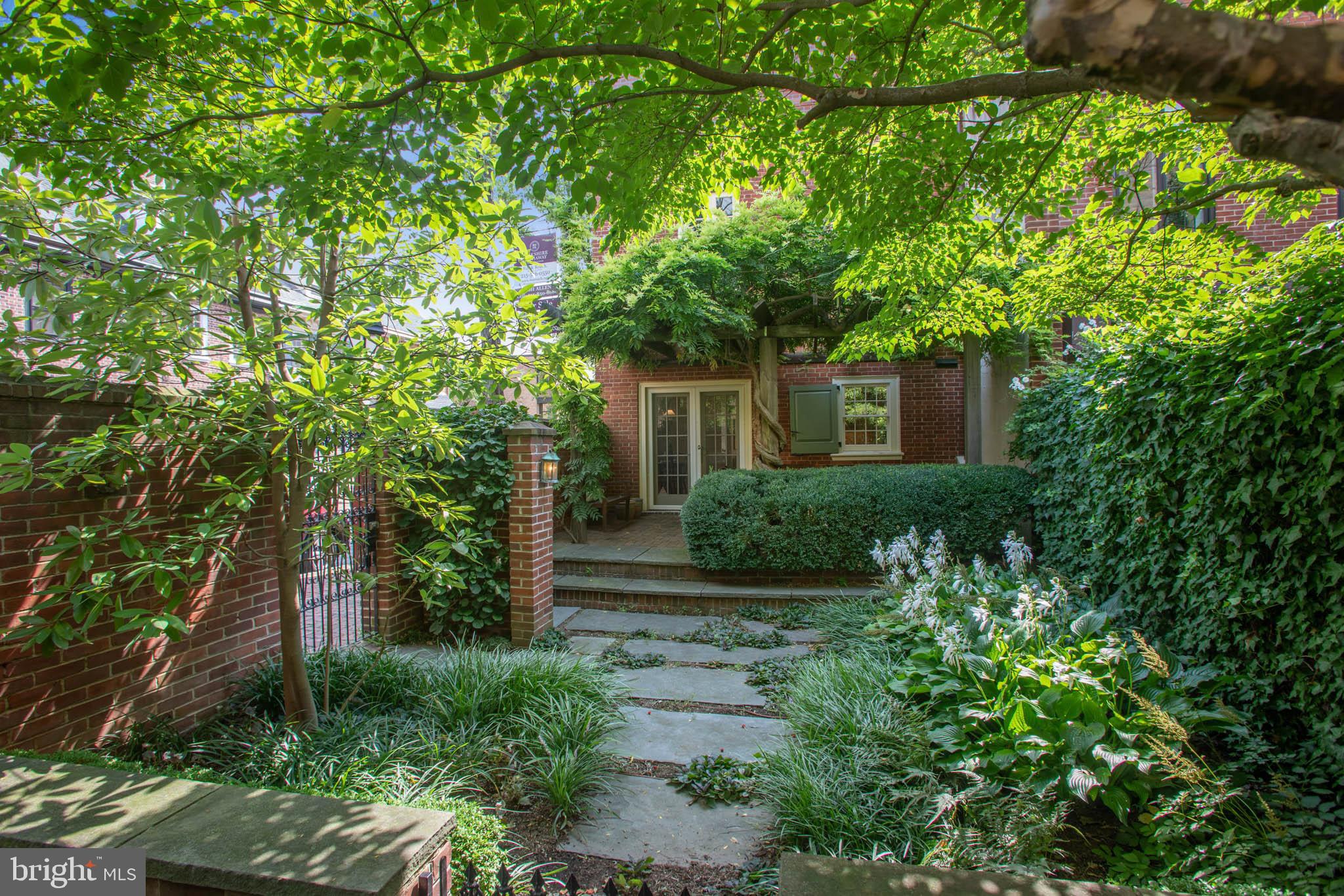 SOCIETY HILL - Residential