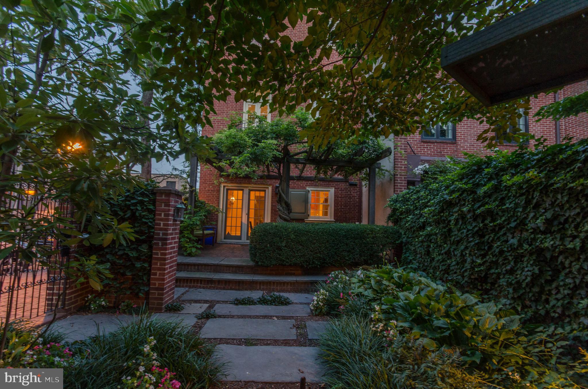 SOCIETY HILL - Residential