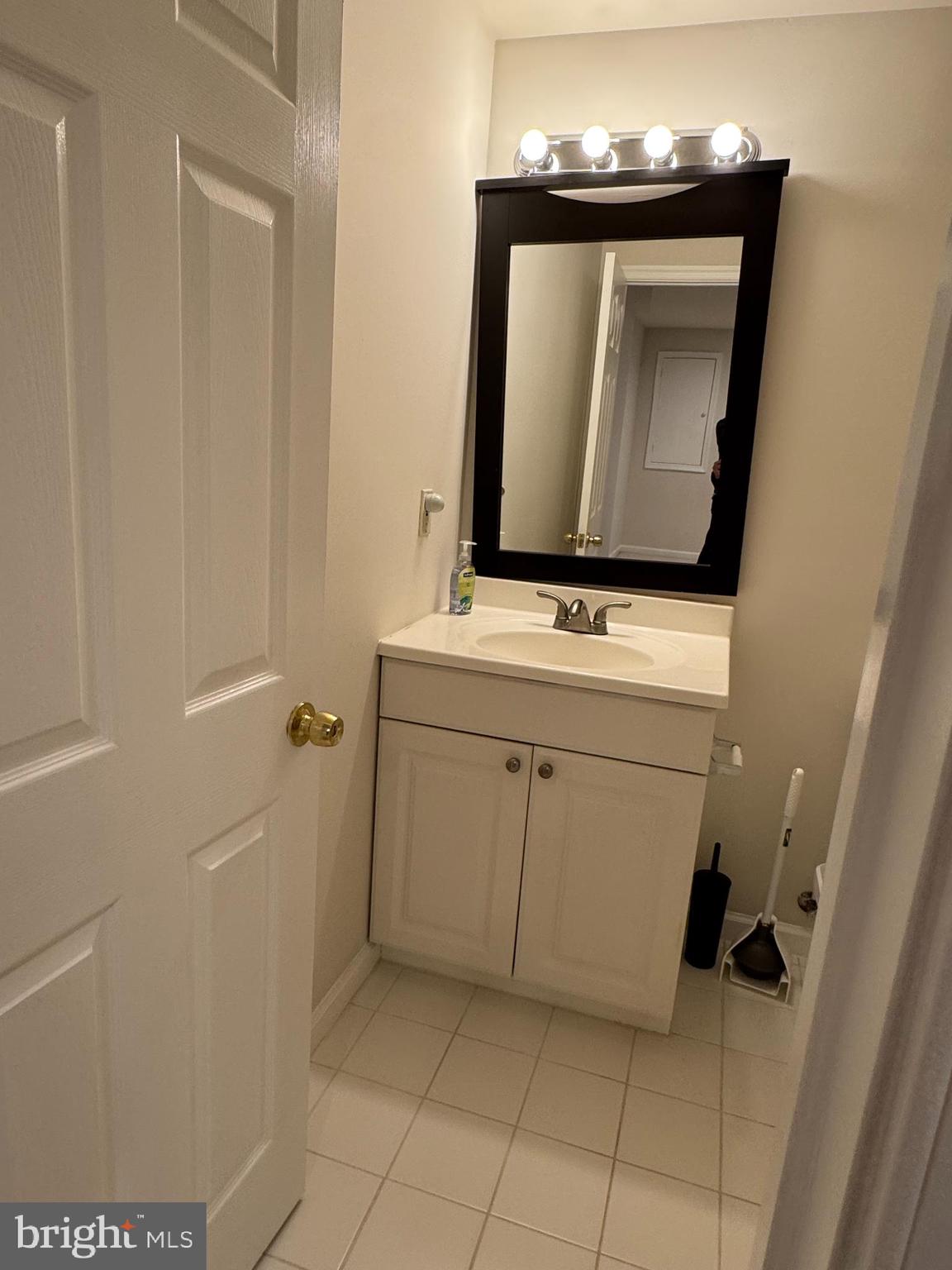 CRIPPENS CORNER - Residential Lease