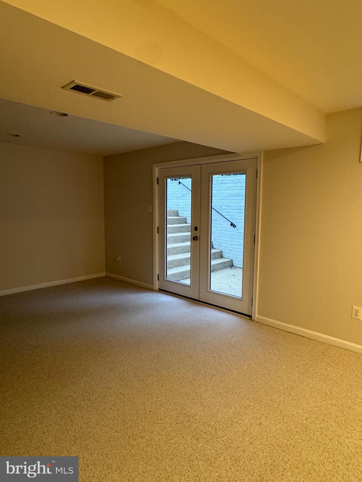 CRIPPENS CORNER - Residential Lease