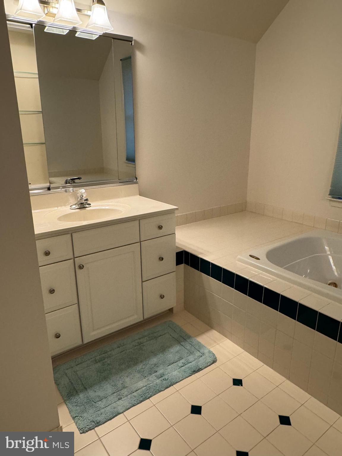 CRIPPENS CORNER - Residential Lease