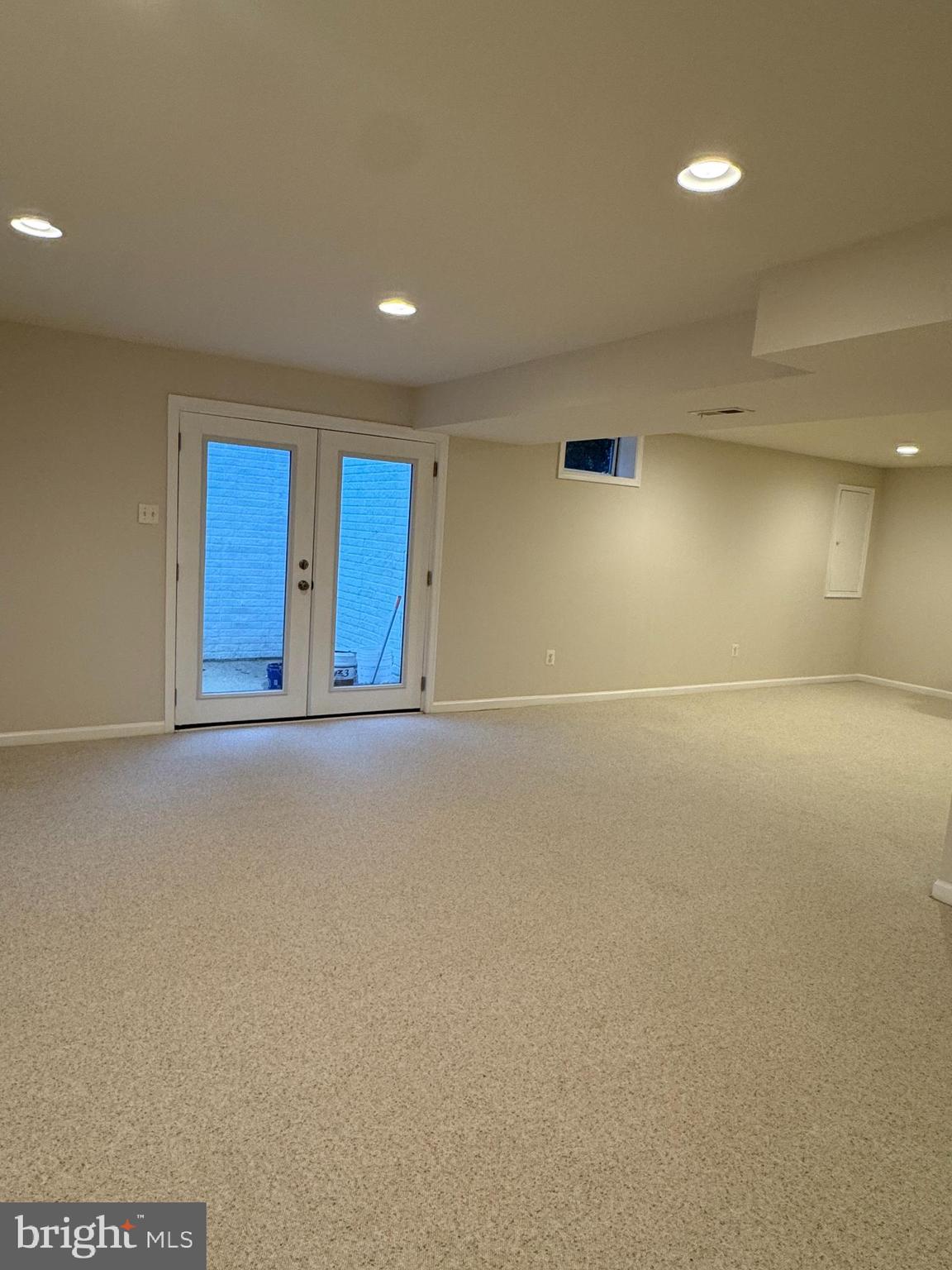 CRIPPENS CORNER - Residential Lease