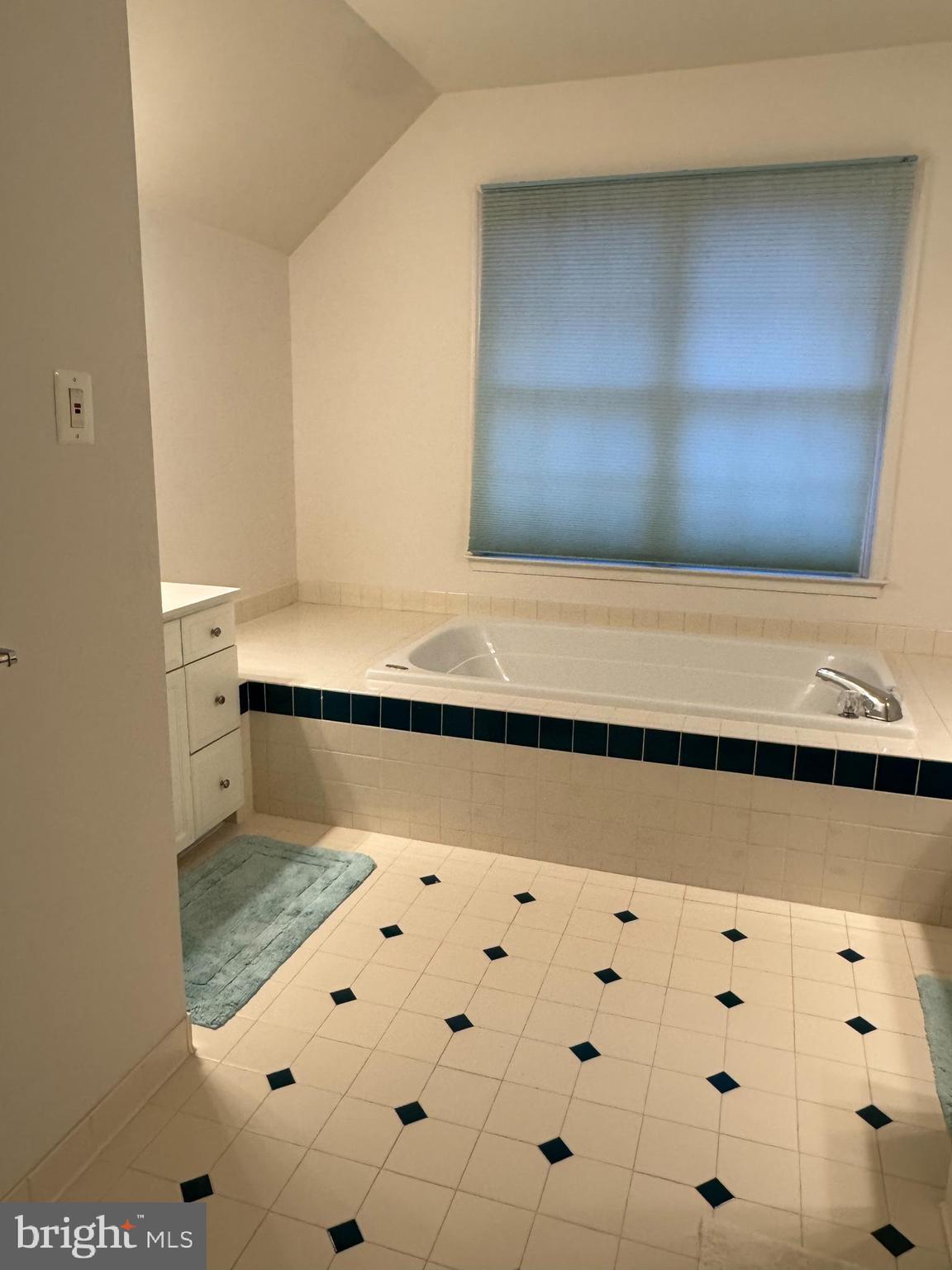 CRIPPENS CORNER - Residential Lease