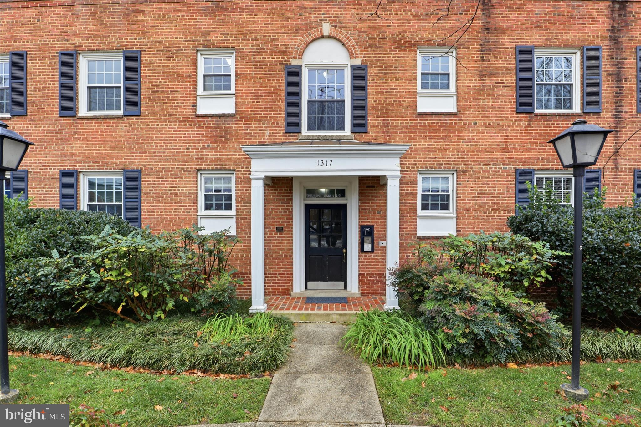 COMMONS OF ARLINGTON - Residential