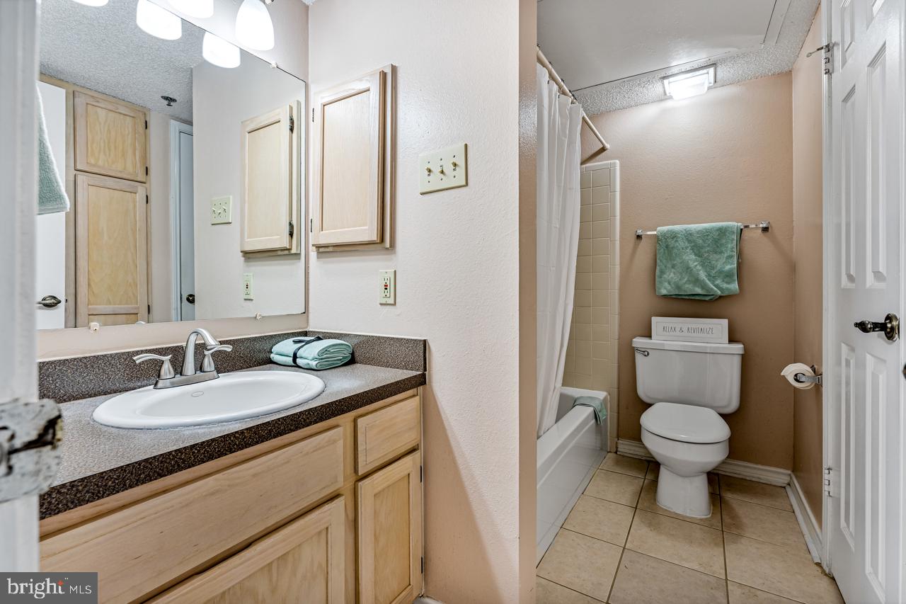 TYSONS CORNER - Land