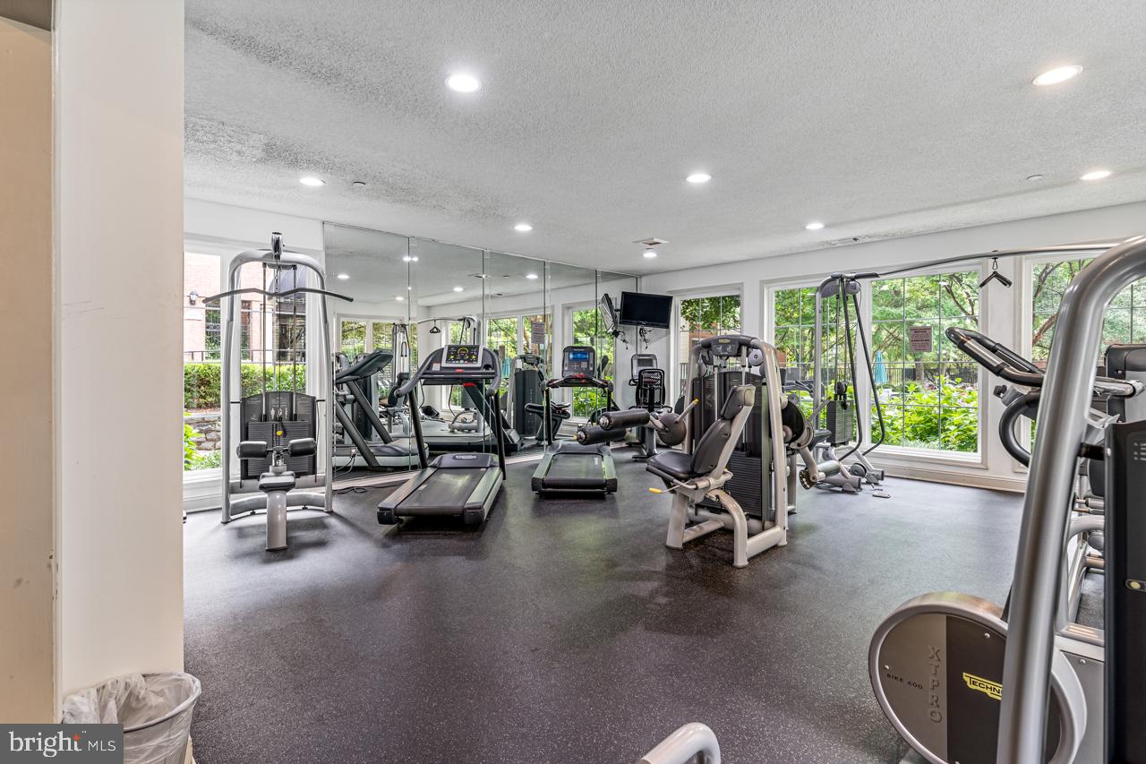 TYSONS CORNER - Land