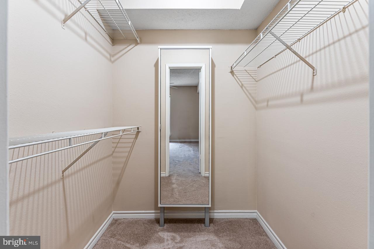 TYSONS CORNER - Land