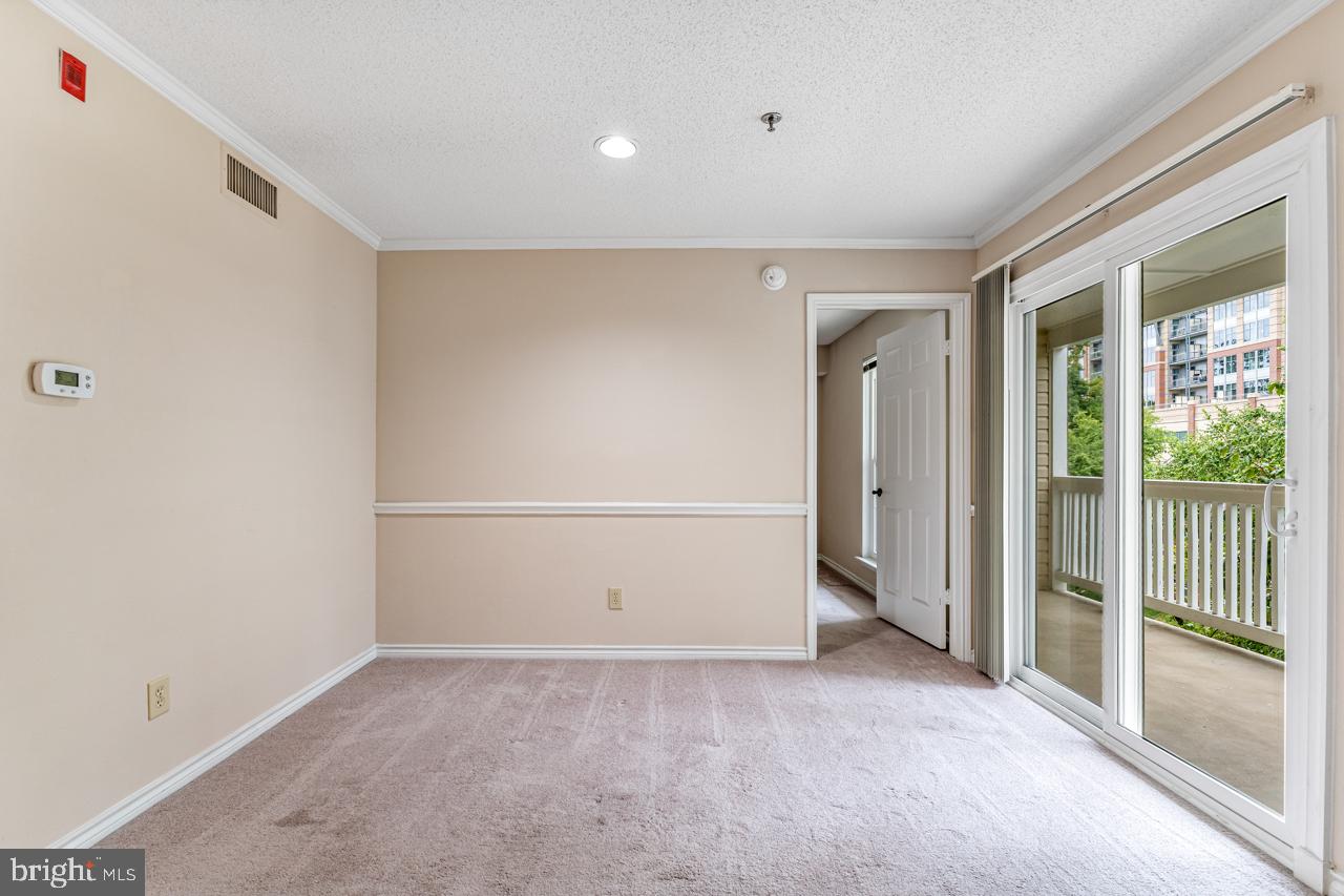 TYSONS CORNER - Land