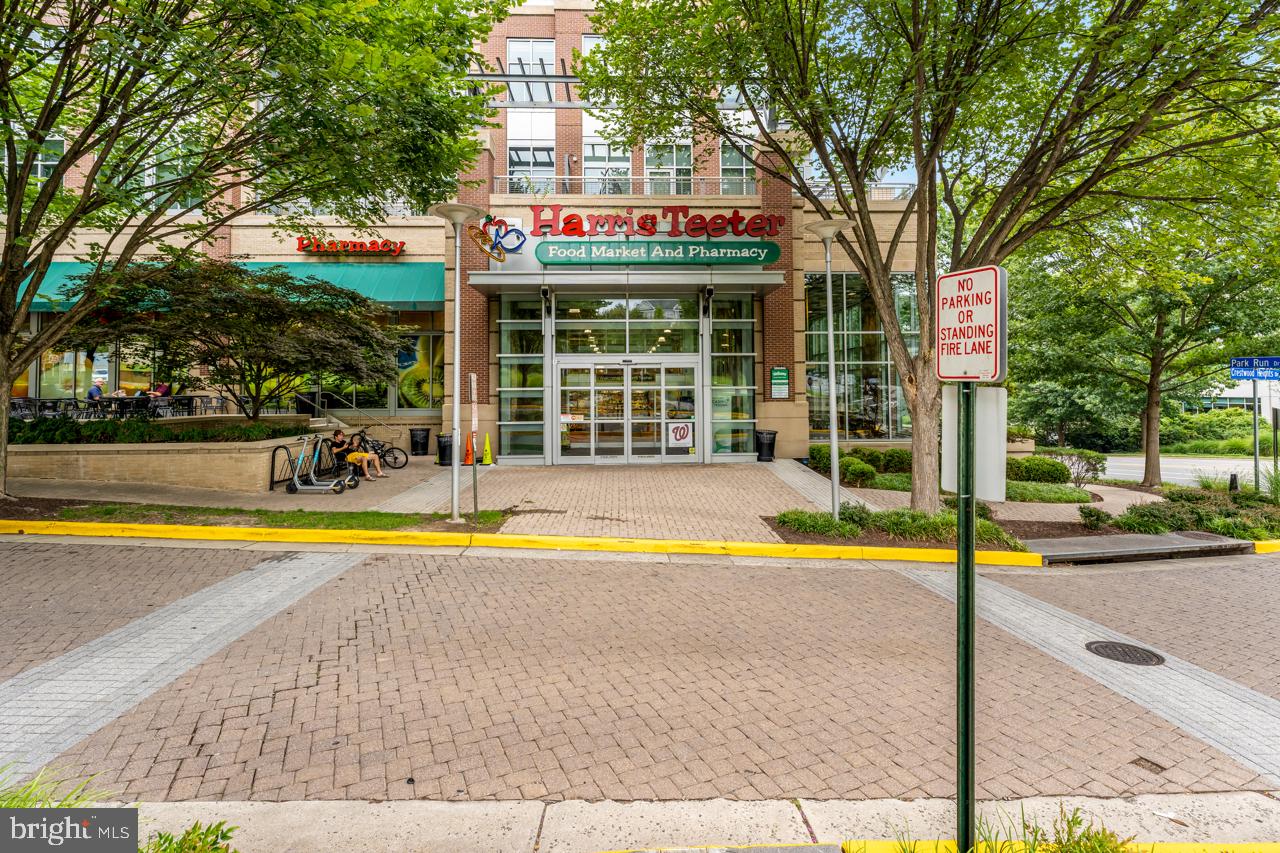 TYSONS CORNER - Land