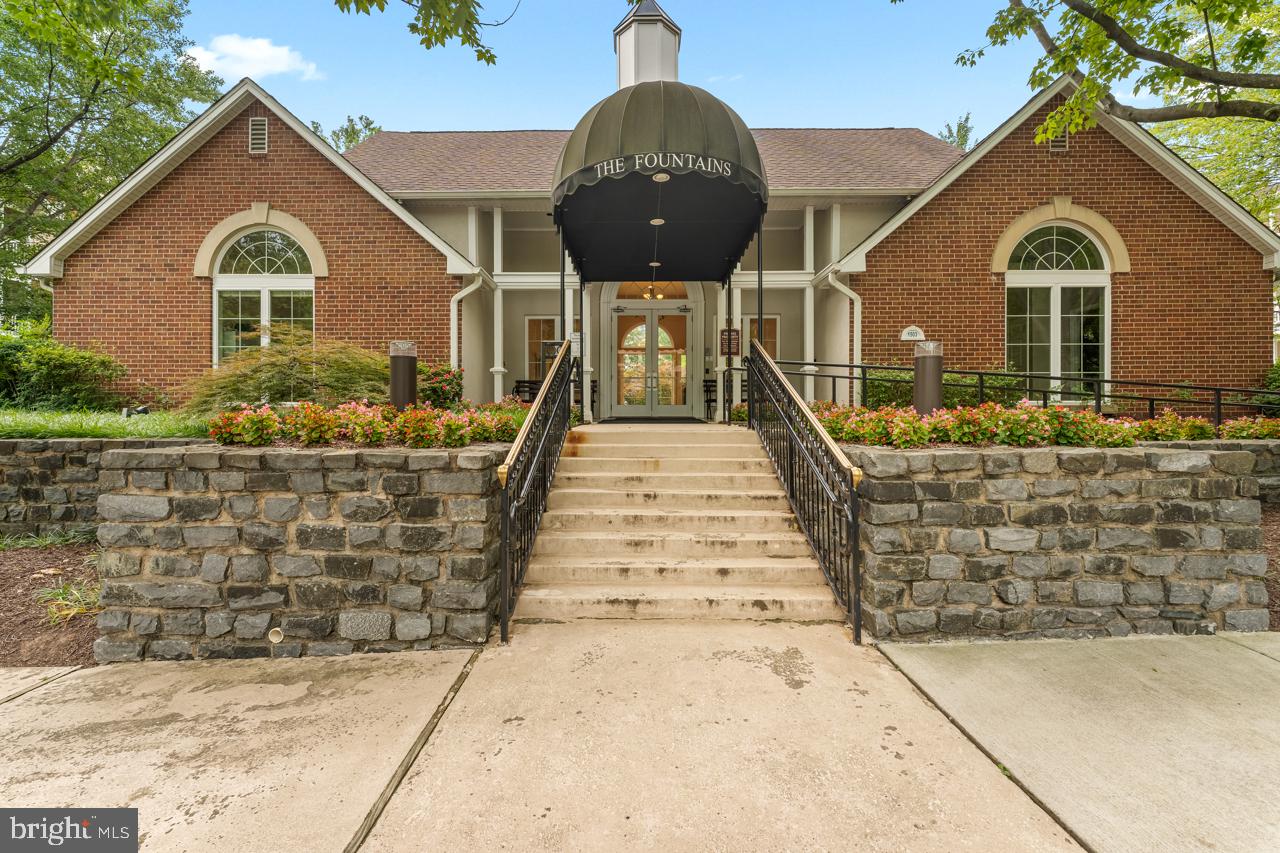 TYSONS CORNER - Land