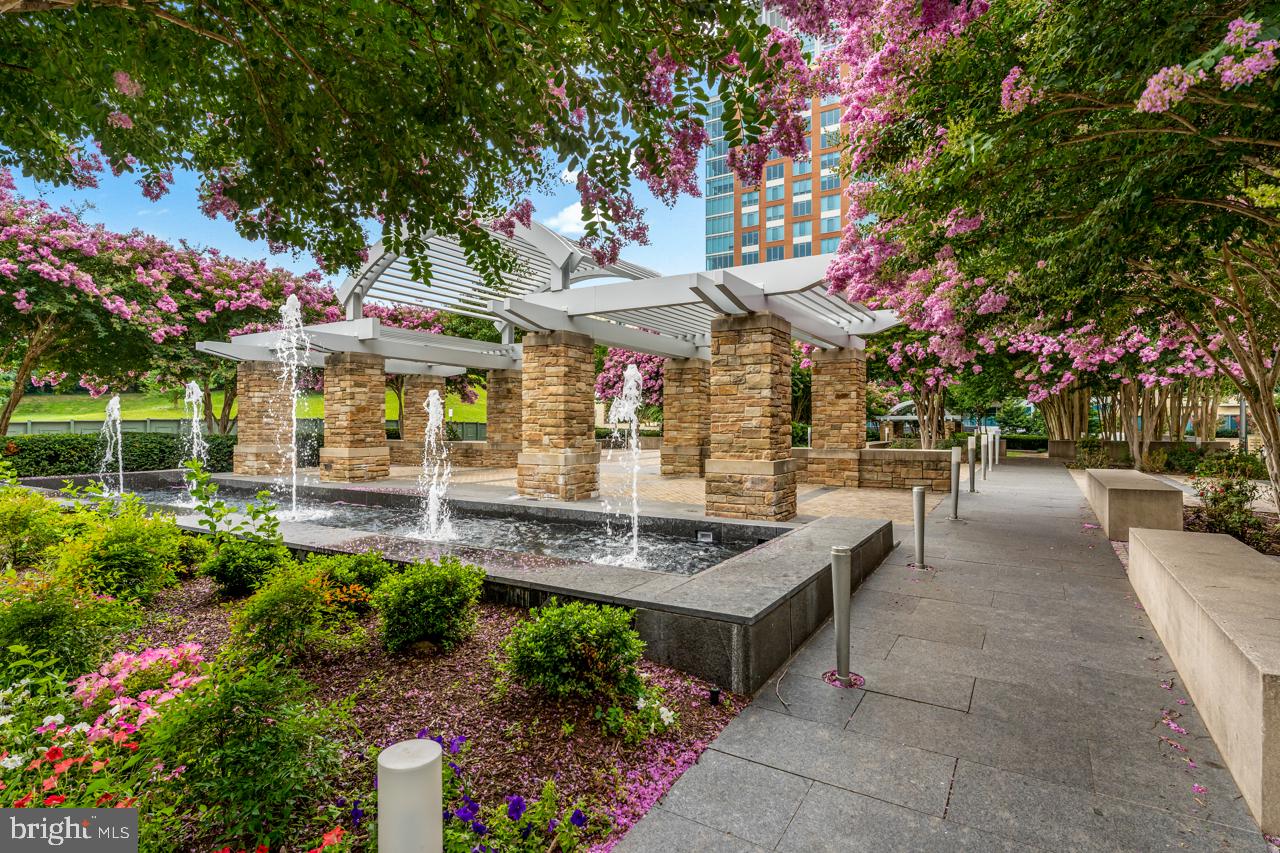 TYSONS CORNER - Land