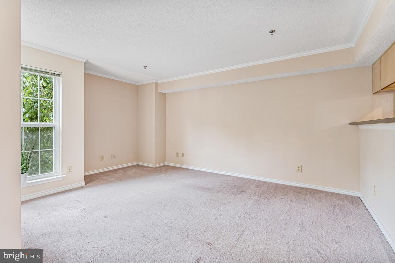 TYSONS CORNER - Land