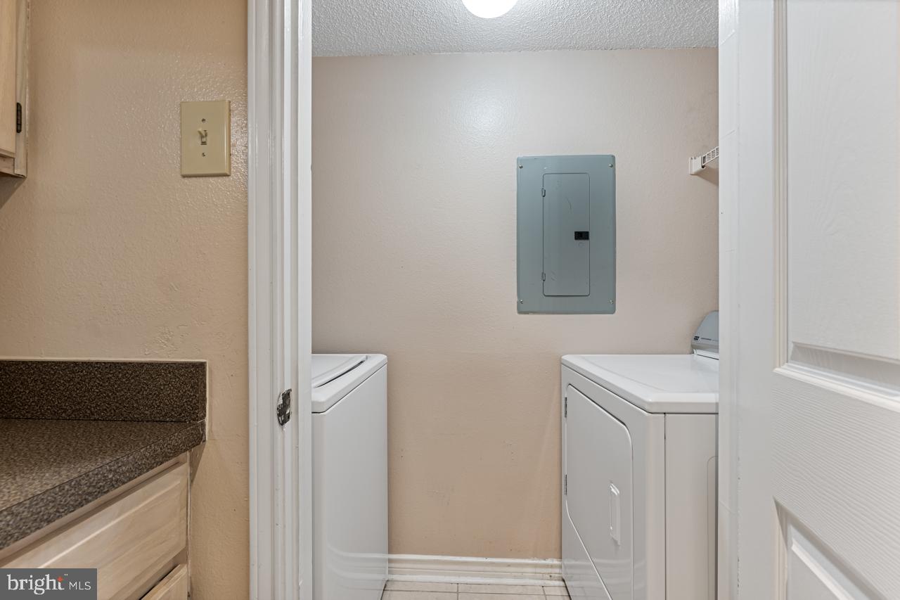 TYSONS CORNER - Land