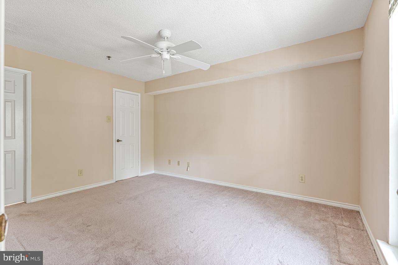 TYSONS CORNER - Land