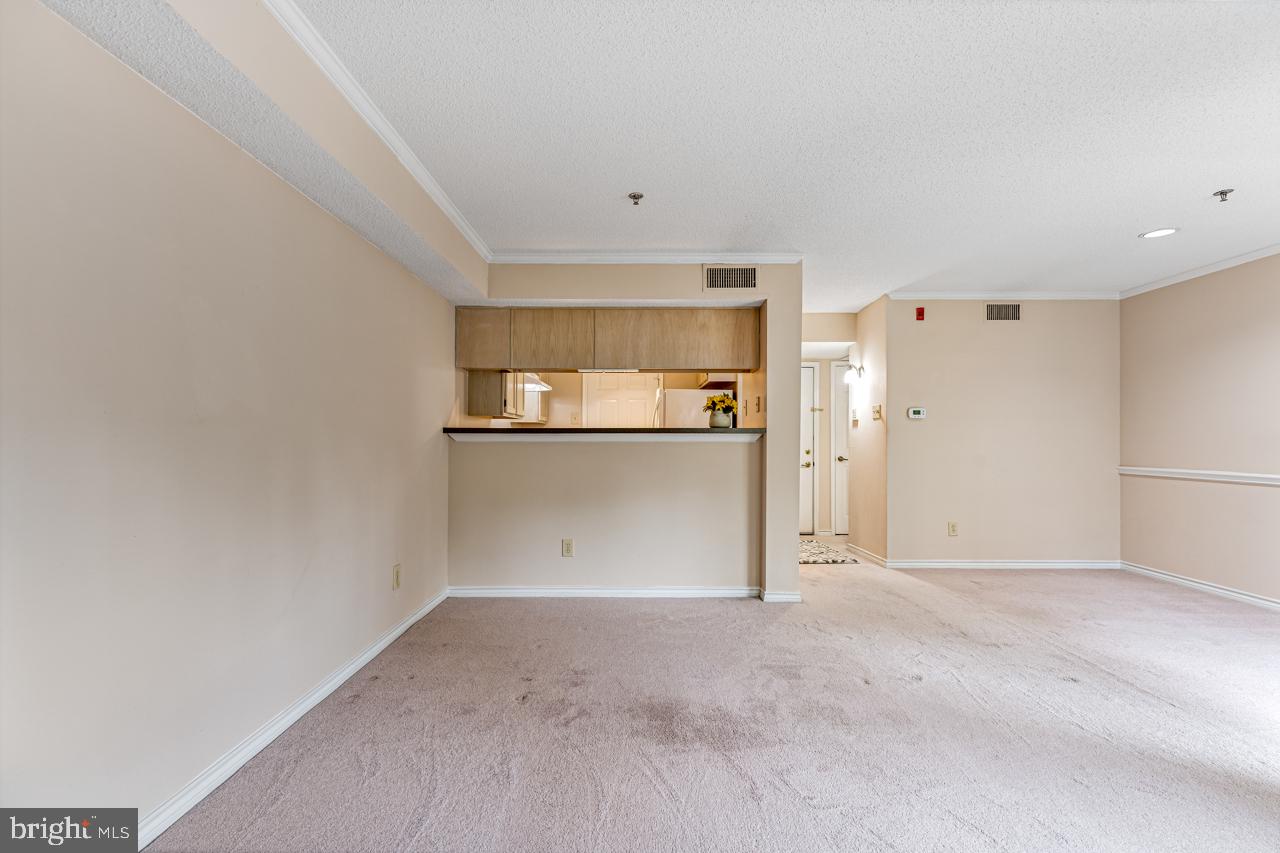 TYSONS CORNER - Land