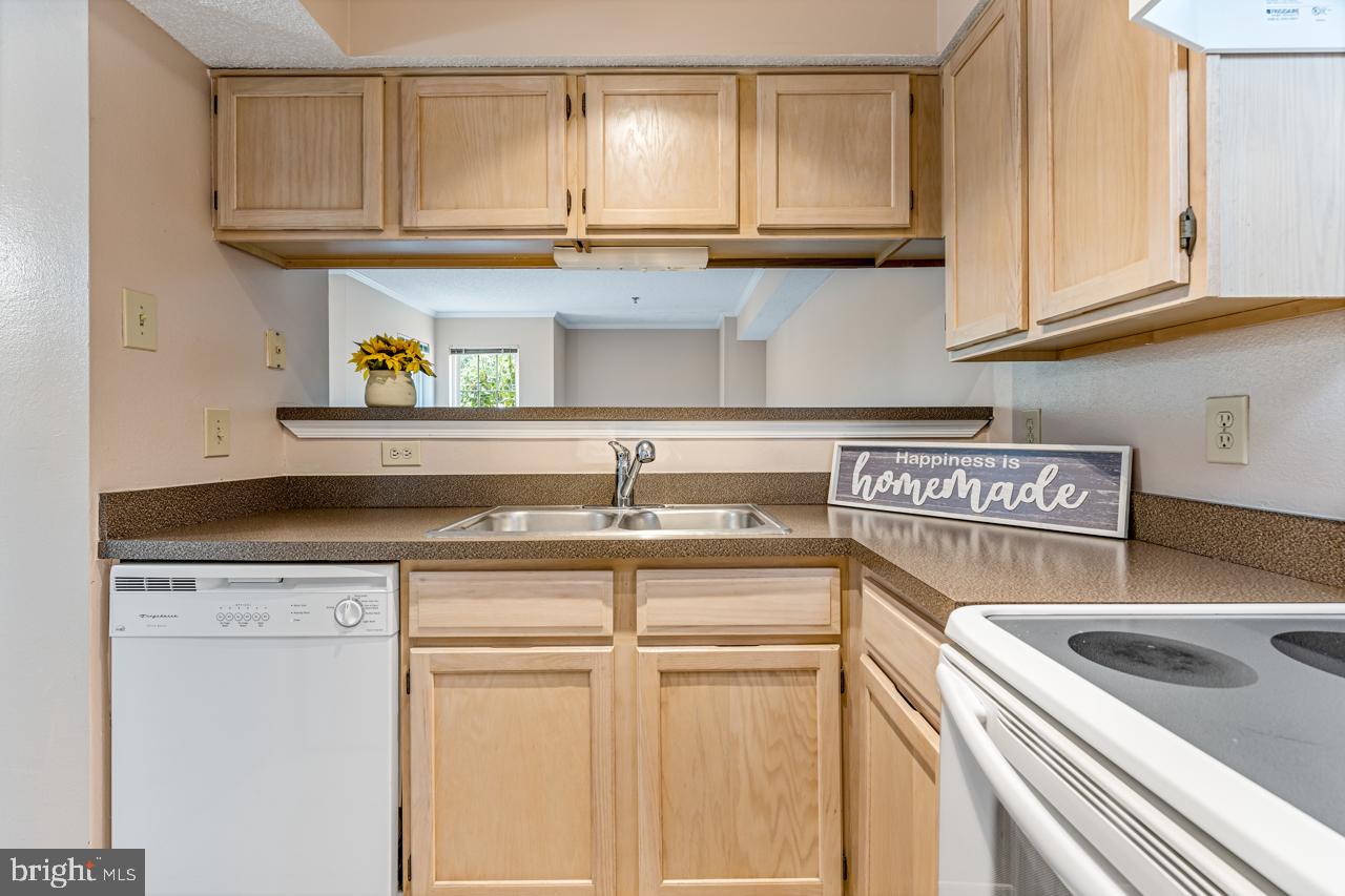 TYSONS CORNER - Land