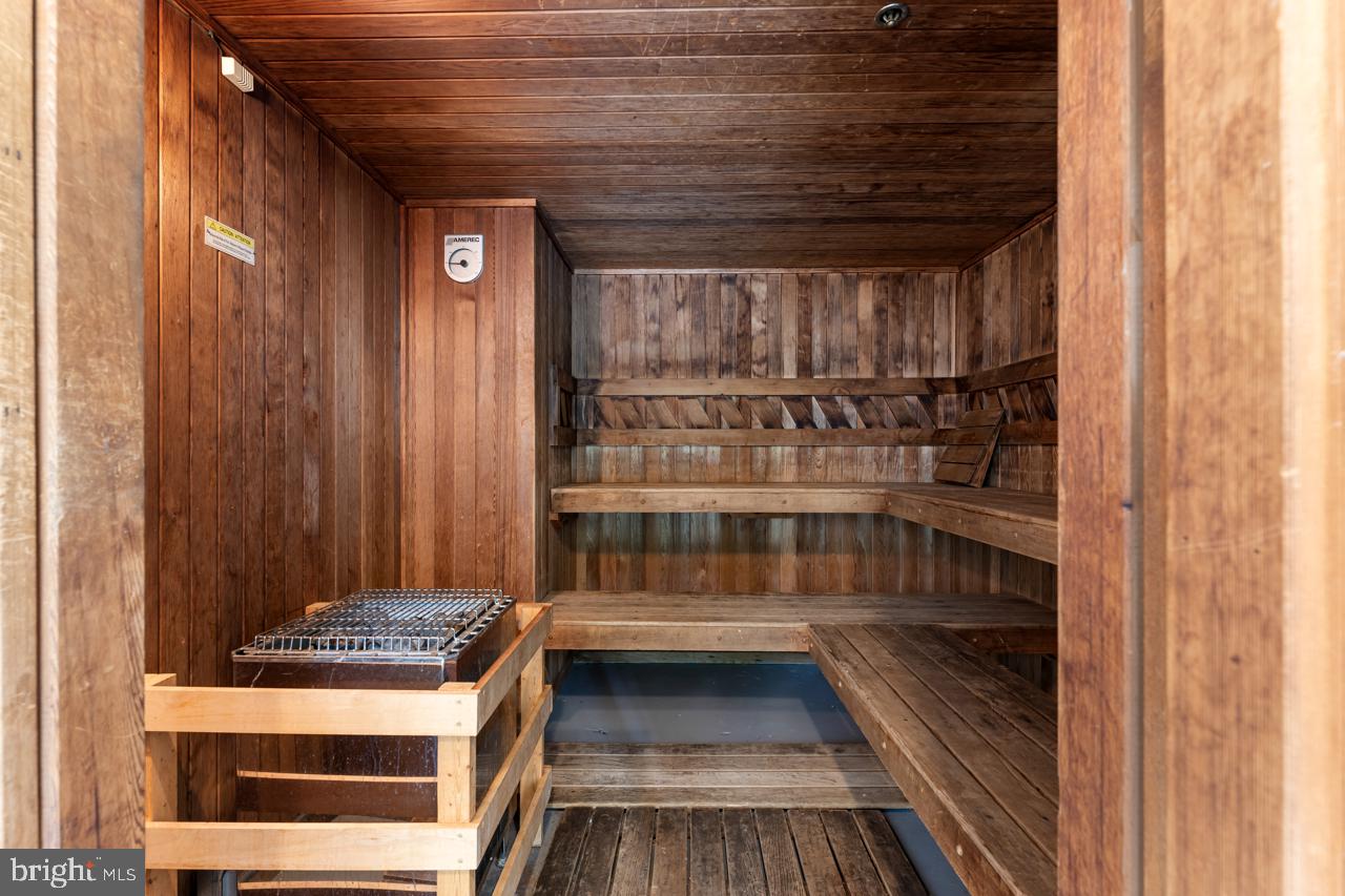 TYSONS CORNER - Land