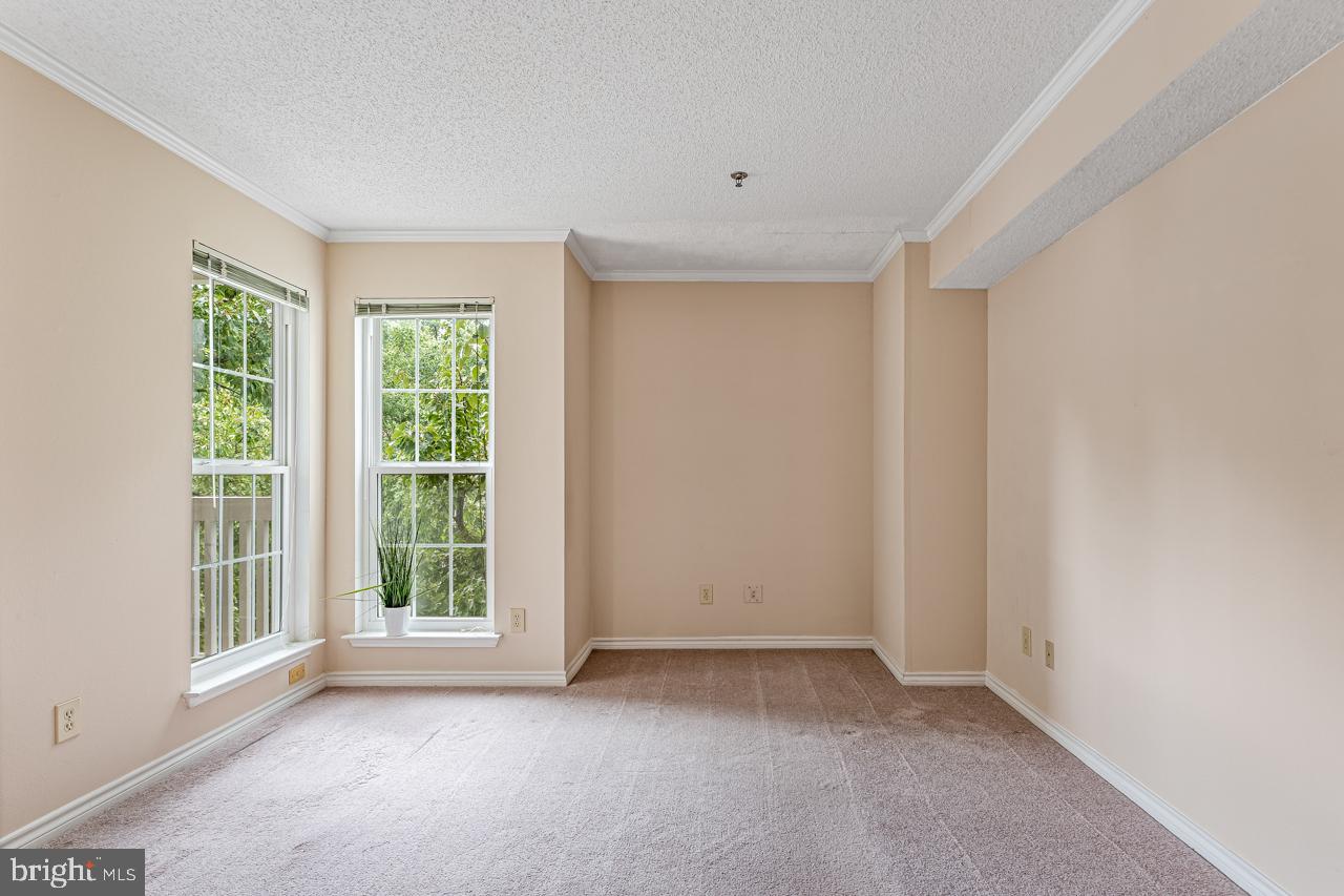 TYSONS CORNER - Land