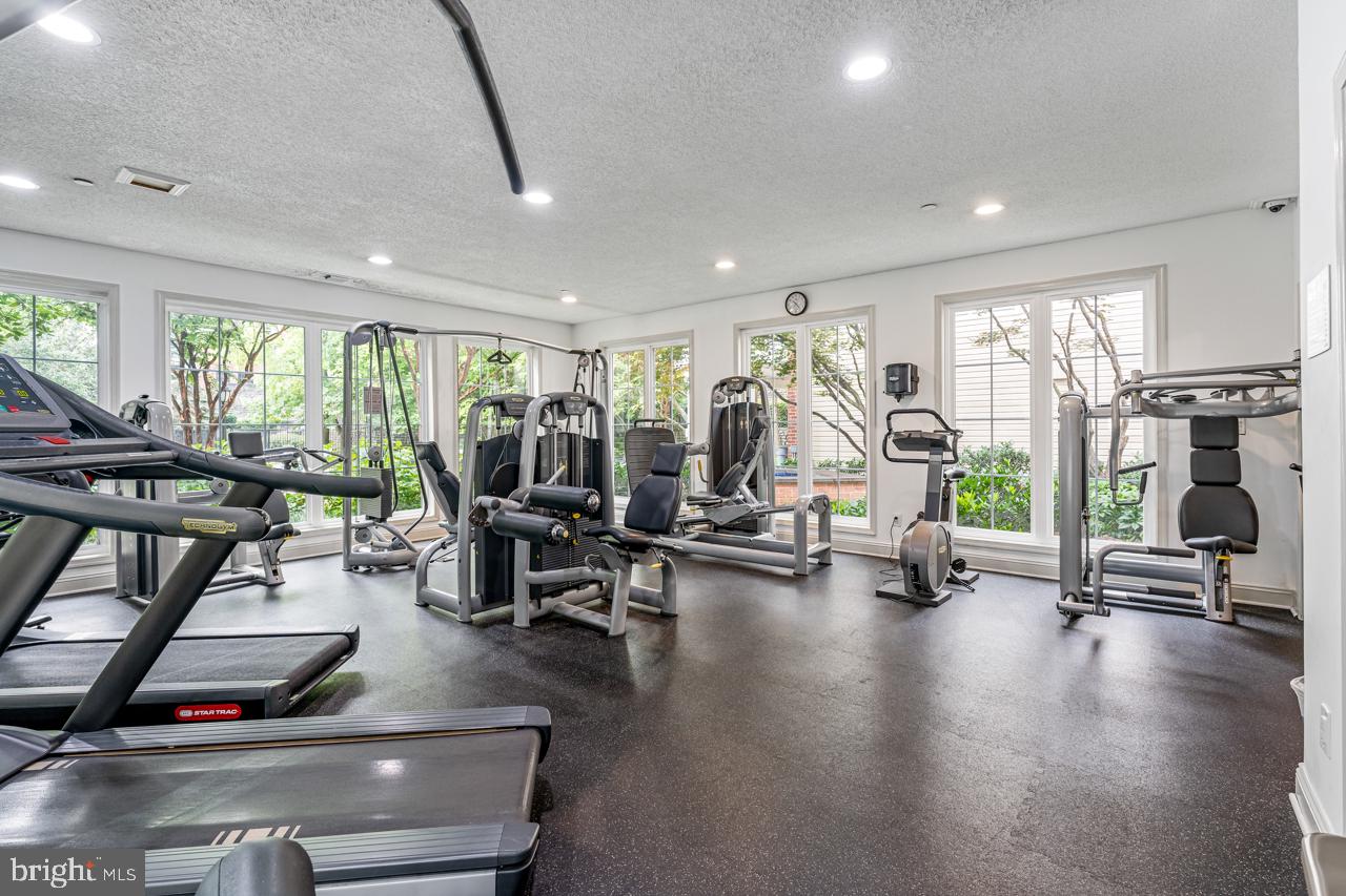 TYSONS CORNER - Land