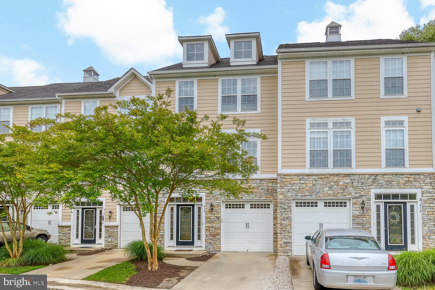 MONROE POINT TOWNHOUSES - Residential