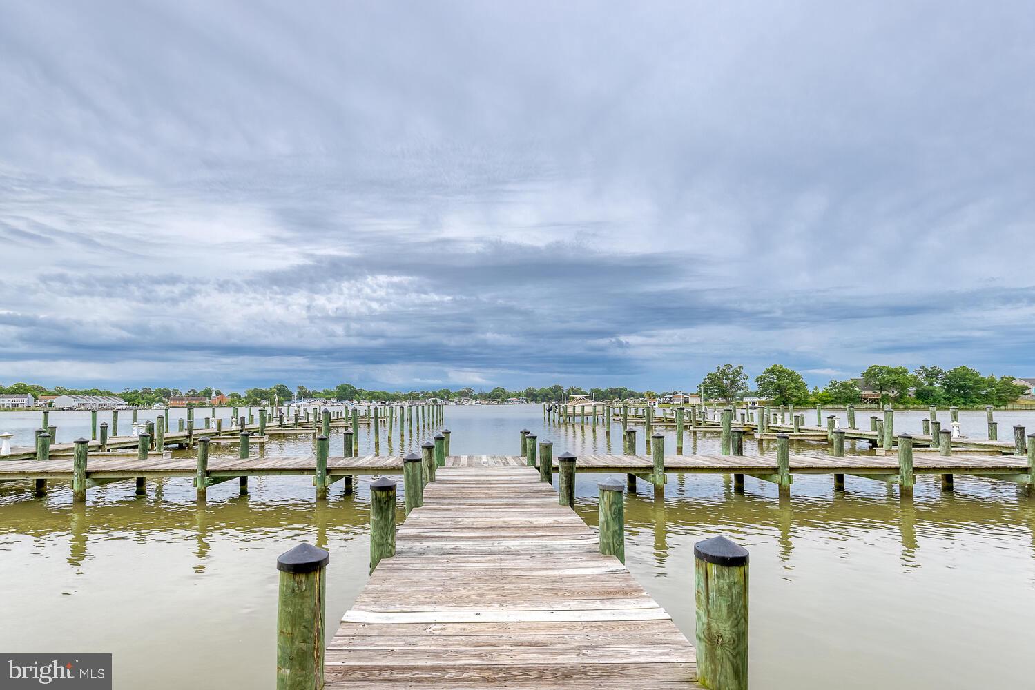 MONROE POINT TOWNHOUSES - Residential