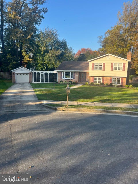 Photo of 304 Jean Place NE, VIENNA, VA 22180 (MLS # VAFX2348408)