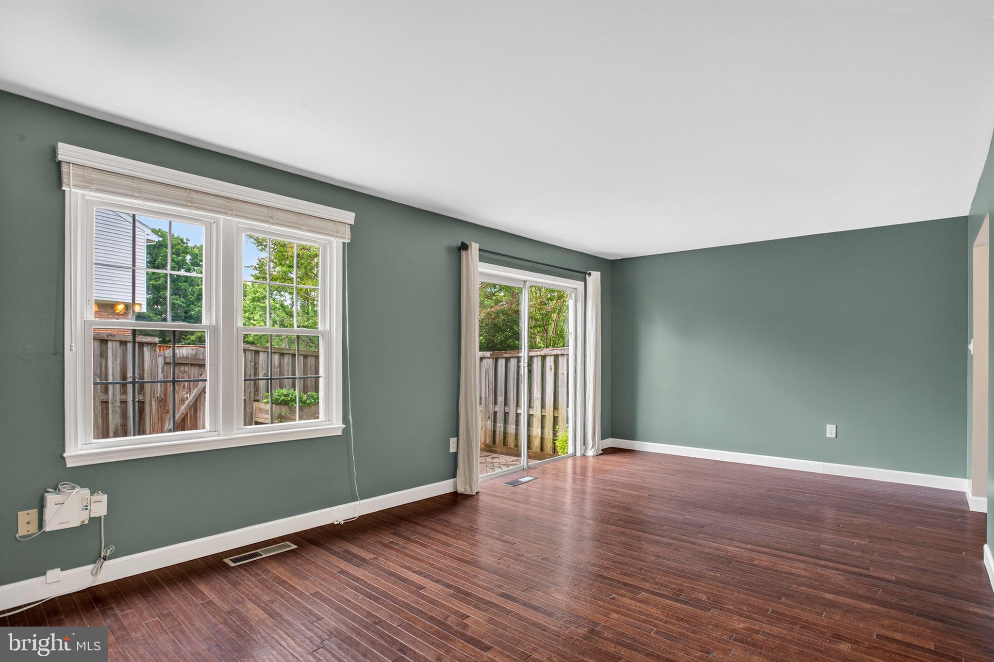 WILLIAMSBURG SQUARE - Residential