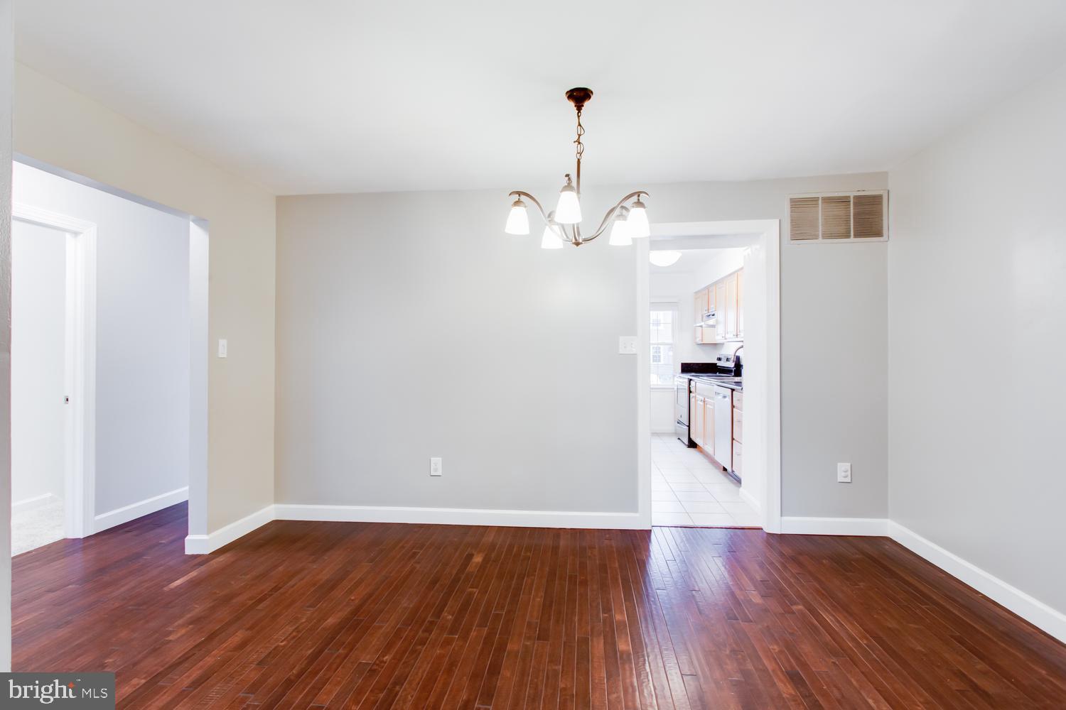 WILLIAMSBURG SQUARE - Residential