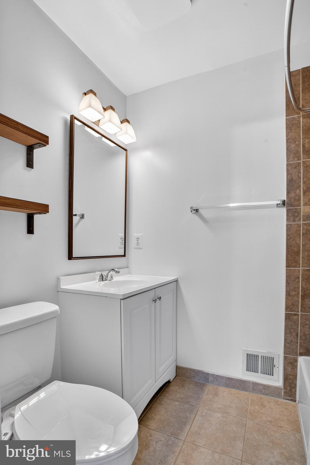 WILLIAMSBURG SQUARE - Residential