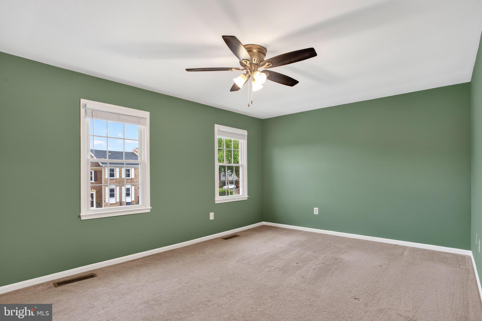 WILLIAMSBURG SQUARE - Residential