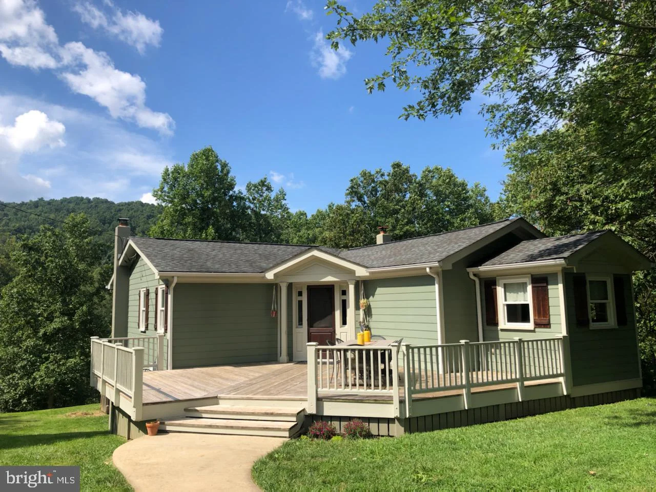 216 Newton Drive, Linden, VA 22642
