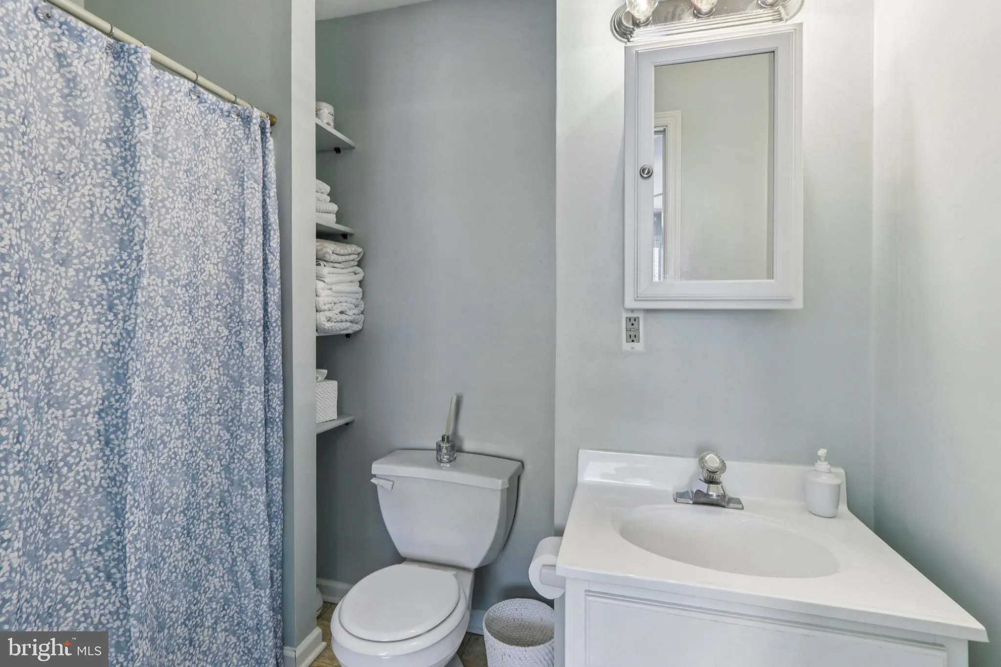 Burlington, New Jersey 08016, United States, 4 Bedrooms Bedrooms, ,4 BathroomsBathrooms,Residential,Pending,151917