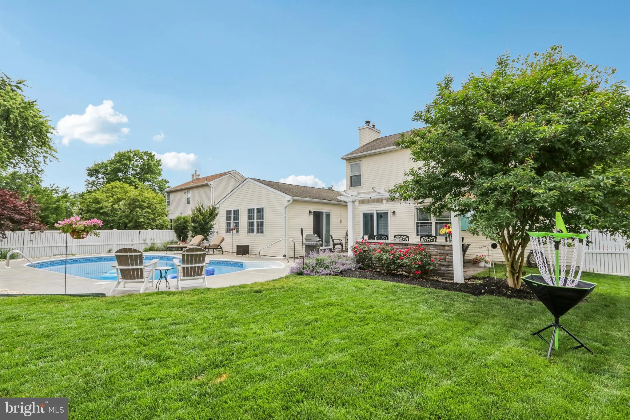 Burlington, New Jersey 08016, United States, 4 Bedrooms Bedrooms, ,4 BathroomsBathrooms,Residential,Pending,151917