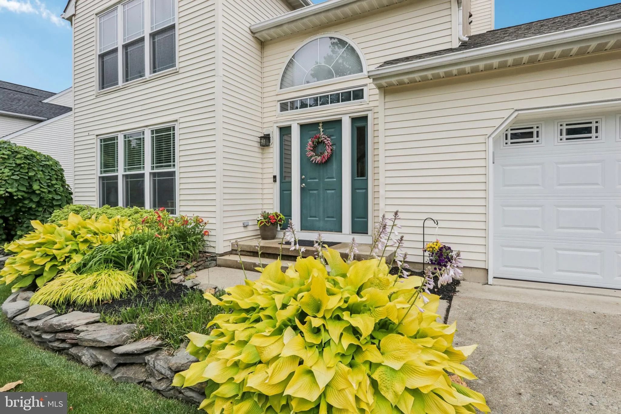 Burlington, New Jersey 08016, United States, 4 Bedrooms Bedrooms, ,4 BathroomsBathrooms,Residential,Pending,151917