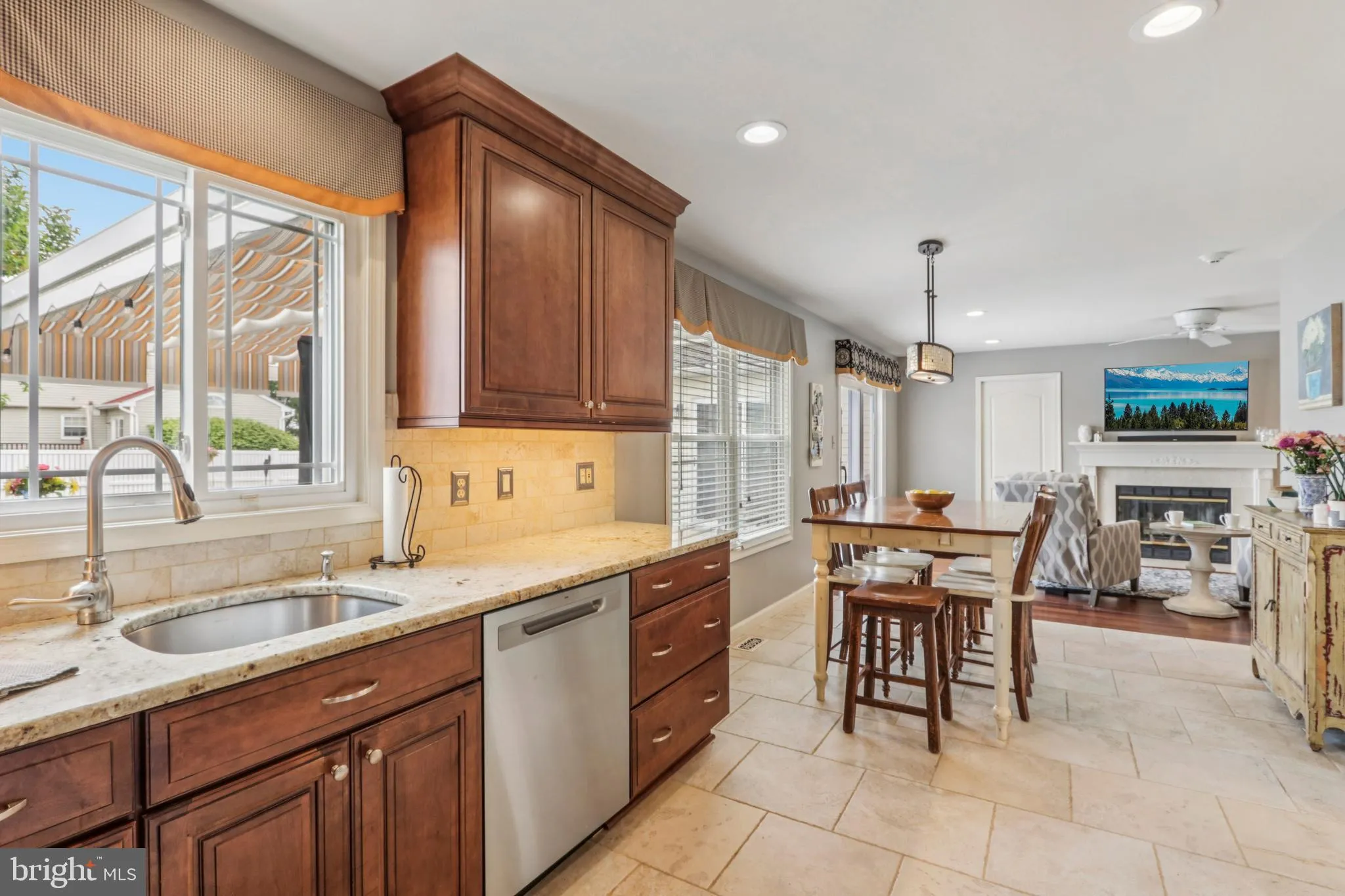 Burlington, New Jersey 08016, United States, 4 Bedrooms Bedrooms, ,4 BathroomsBathrooms,Residential,Pending,151917