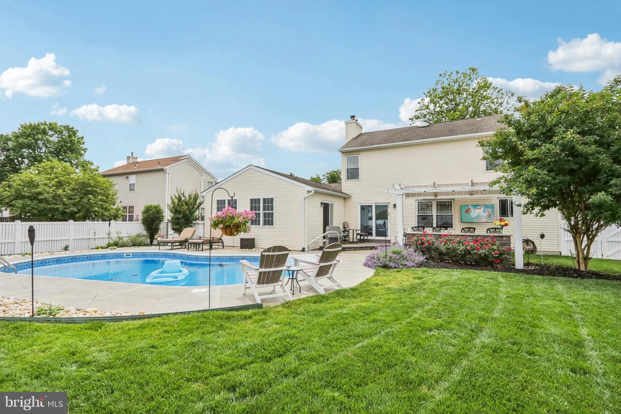 Burlington, New Jersey 08016, United States, 4 Bedrooms Bedrooms, ,4 BathroomsBathrooms,Residential,Pending,151917