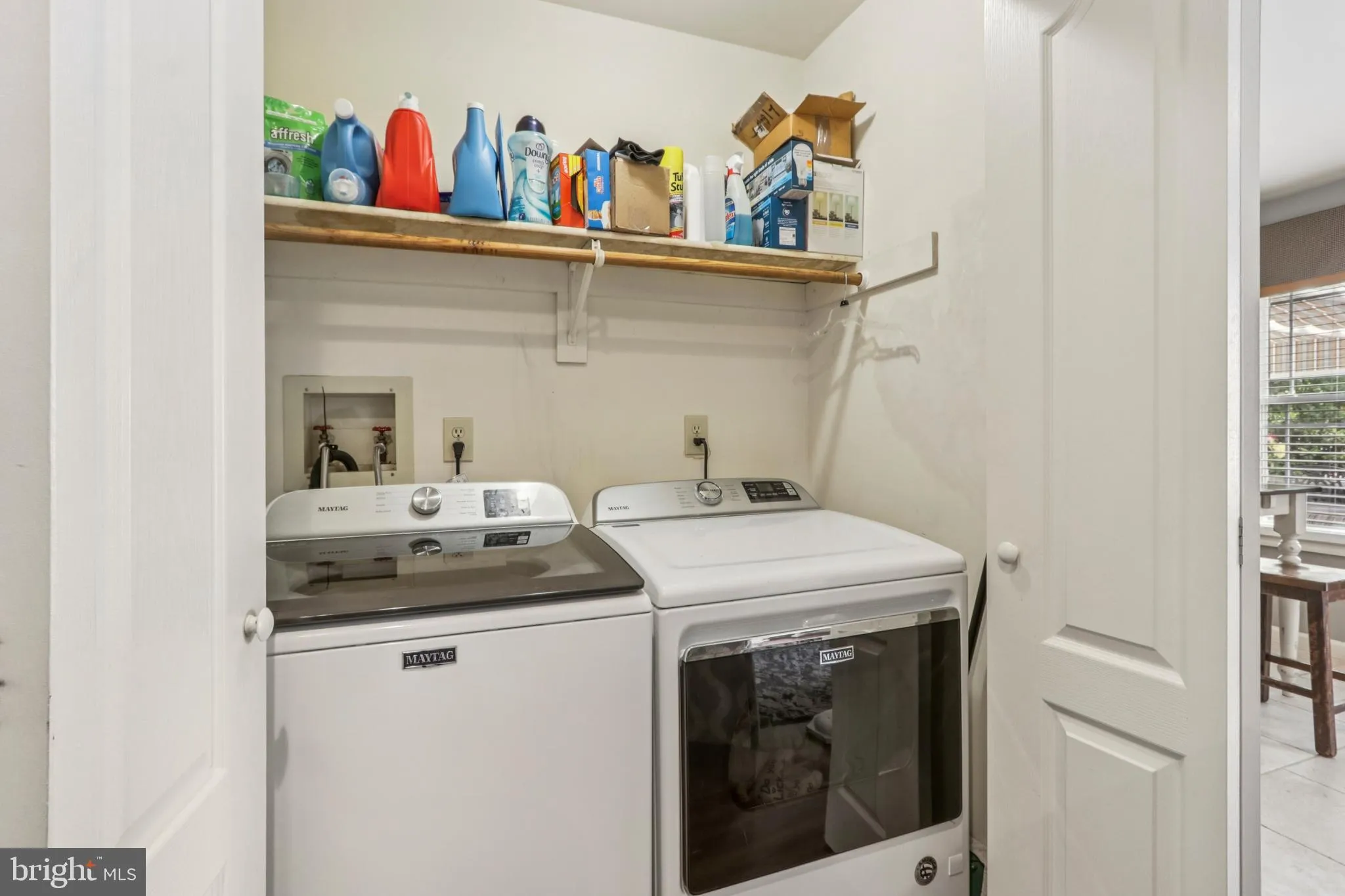 Burlington, New Jersey 08016, United States, 4 Bedrooms Bedrooms, ,4 BathroomsBathrooms,Residential,Pending,151917