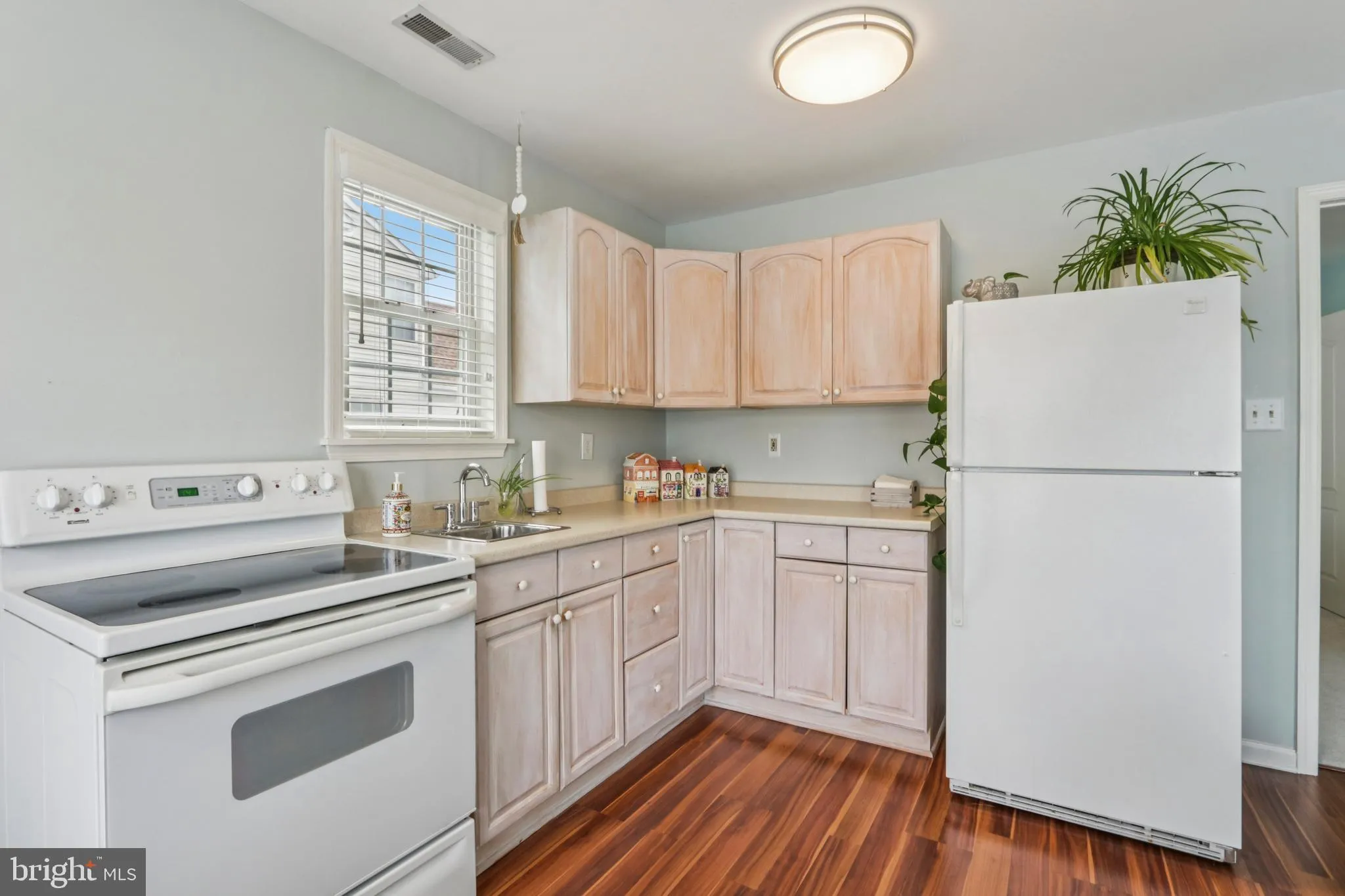 Burlington, New Jersey 08016, United States, 4 Bedrooms Bedrooms, ,4 BathroomsBathrooms,Residential,Pending,151917