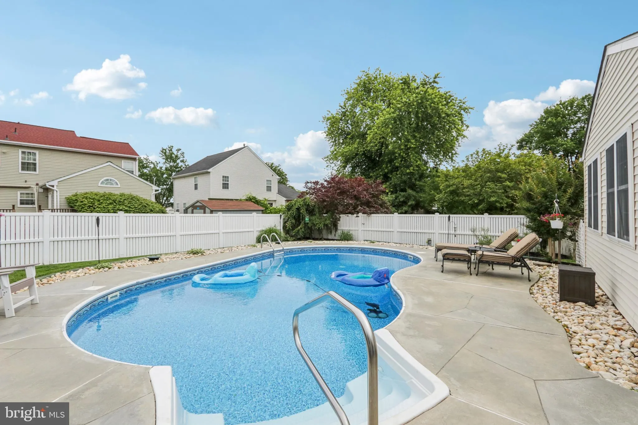 Burlington, New Jersey 08016, United States, 4 Bedrooms Bedrooms, ,4 BathroomsBathrooms,Residential,Pending,151917