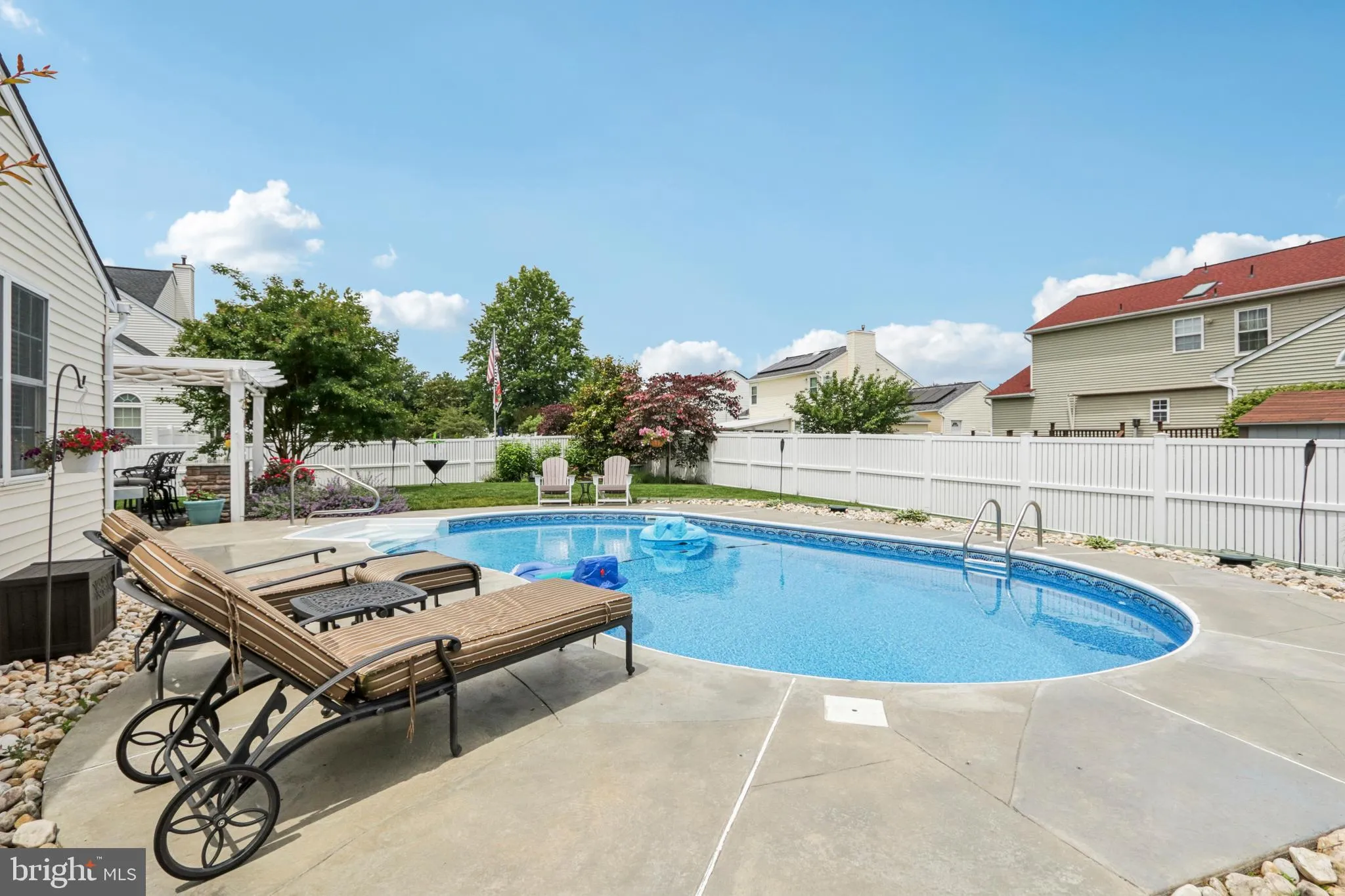 Burlington, New Jersey 08016, United States, 4 Bedrooms Bedrooms, ,4 BathroomsBathrooms,Residential,Pending,151917