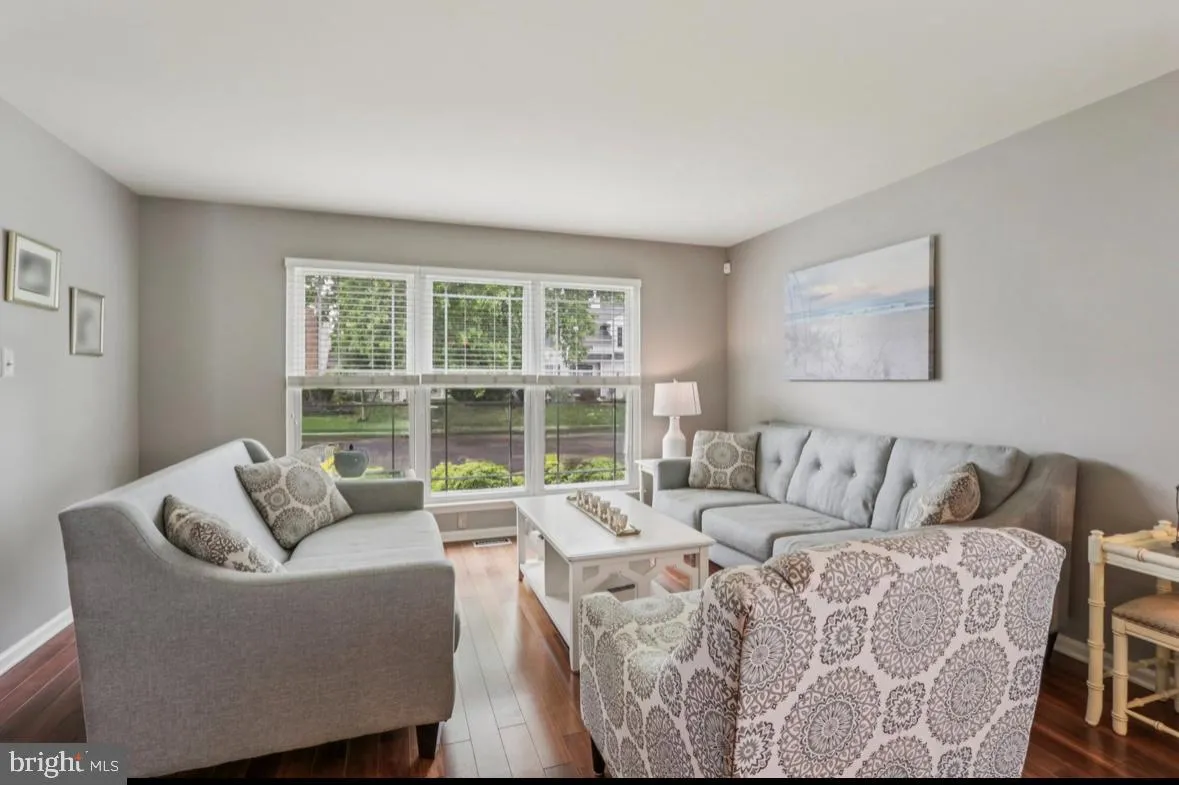 Burlington, New Jersey 08016, United States, 4 Bedrooms Bedrooms, ,4 BathroomsBathrooms,Residential,Pending,151917