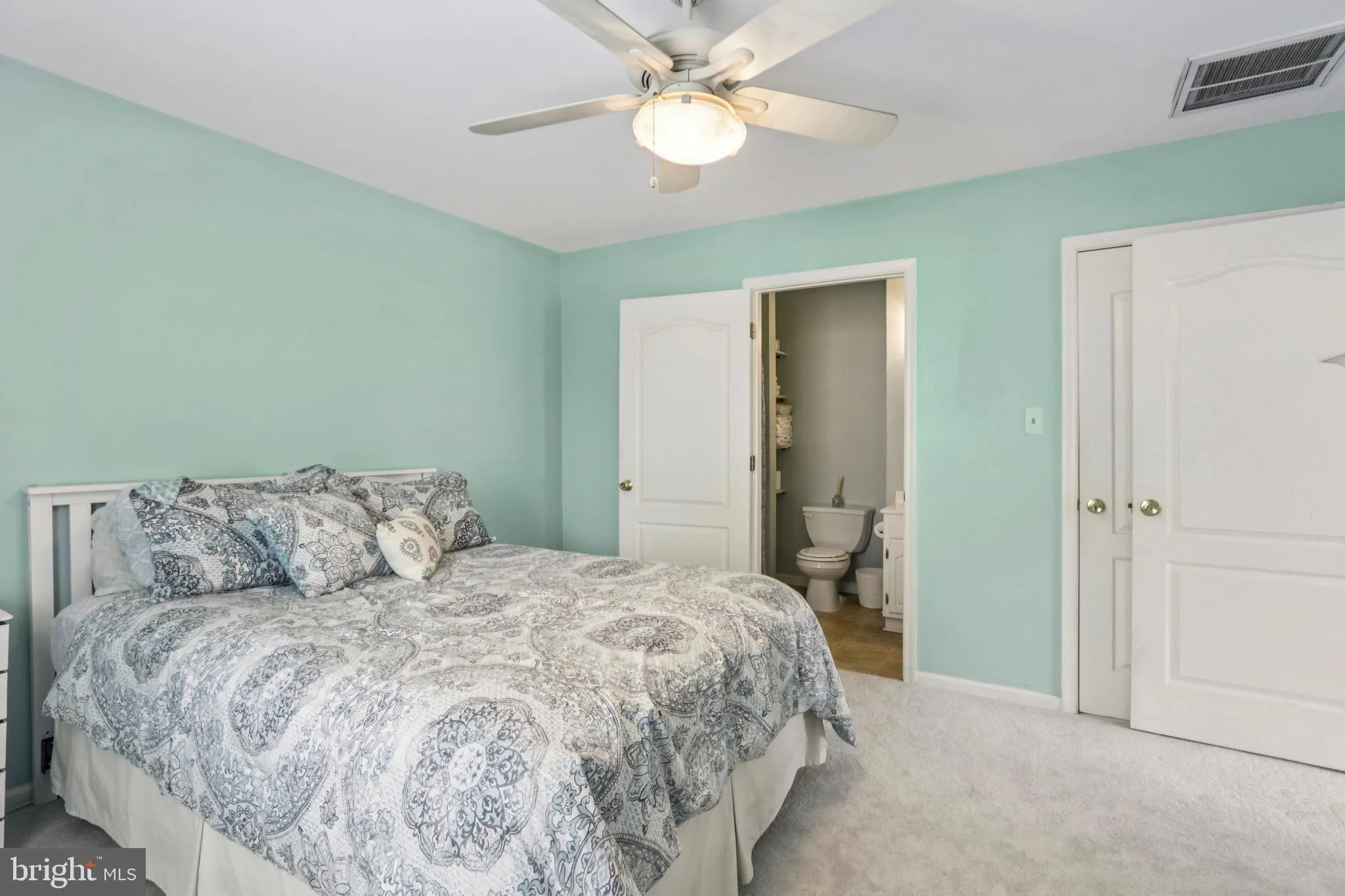 Burlington, New Jersey 08016, United States, 4 Bedrooms Bedrooms, ,4 BathroomsBathrooms,Residential,Pending,151917