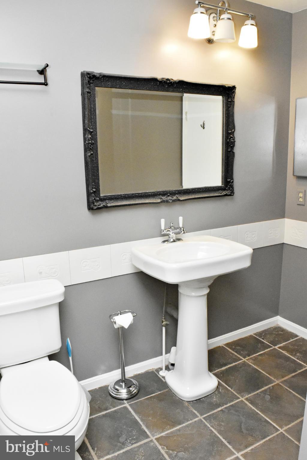 GLENSHIRE TOWNE - Residential Lease