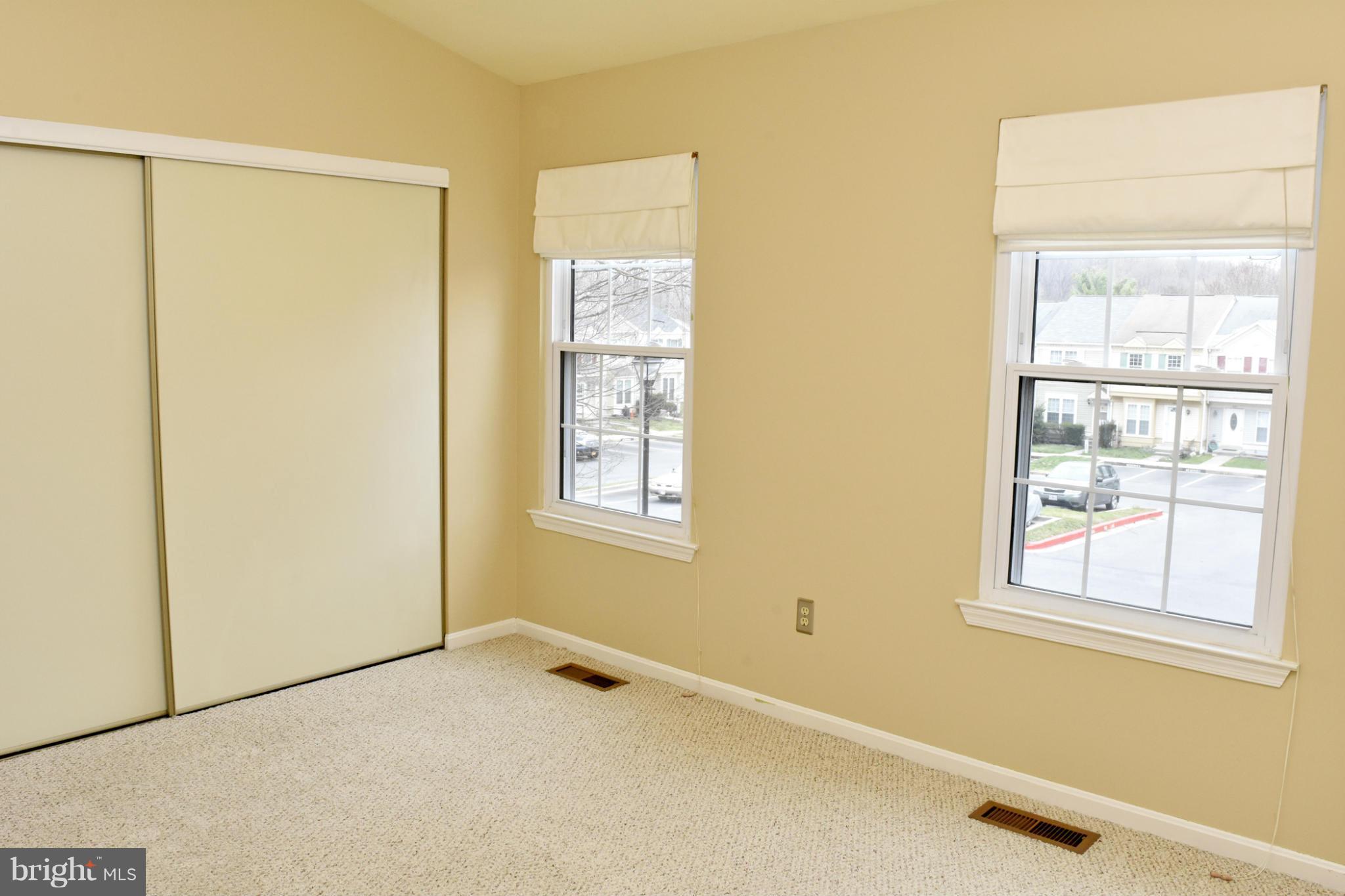 GLENSHIRE TOWNE - Residential Lease