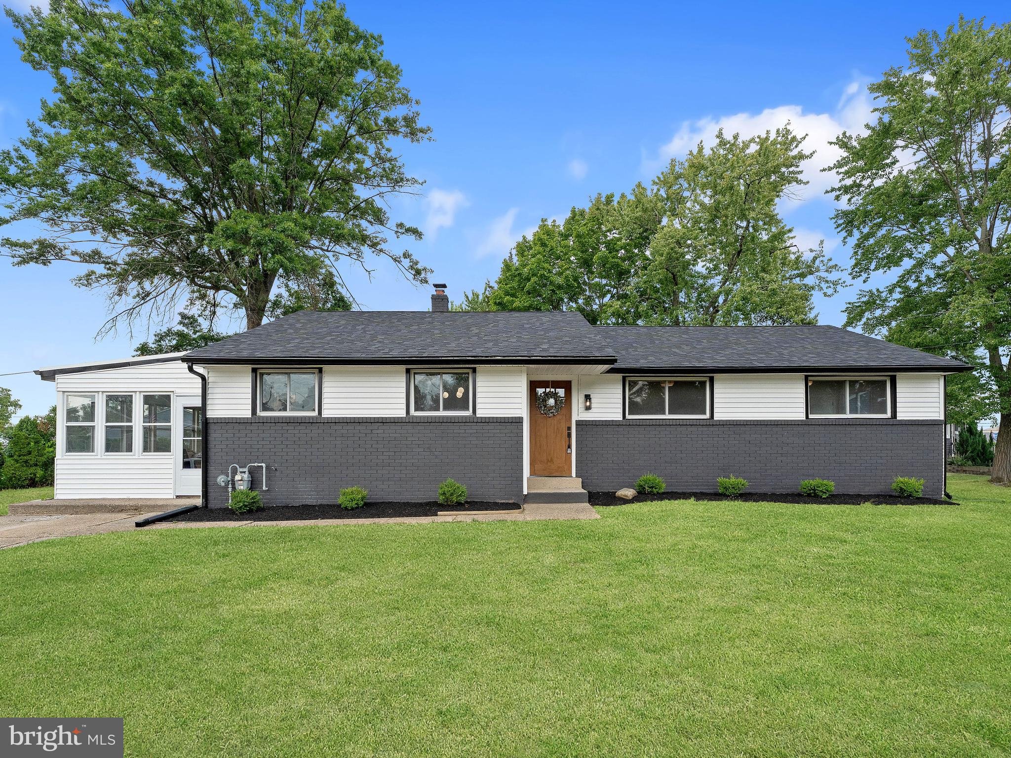Photo 1 of 25 — 201 S GARDEN BOULEVARD, BEVERLY, NJ 08010